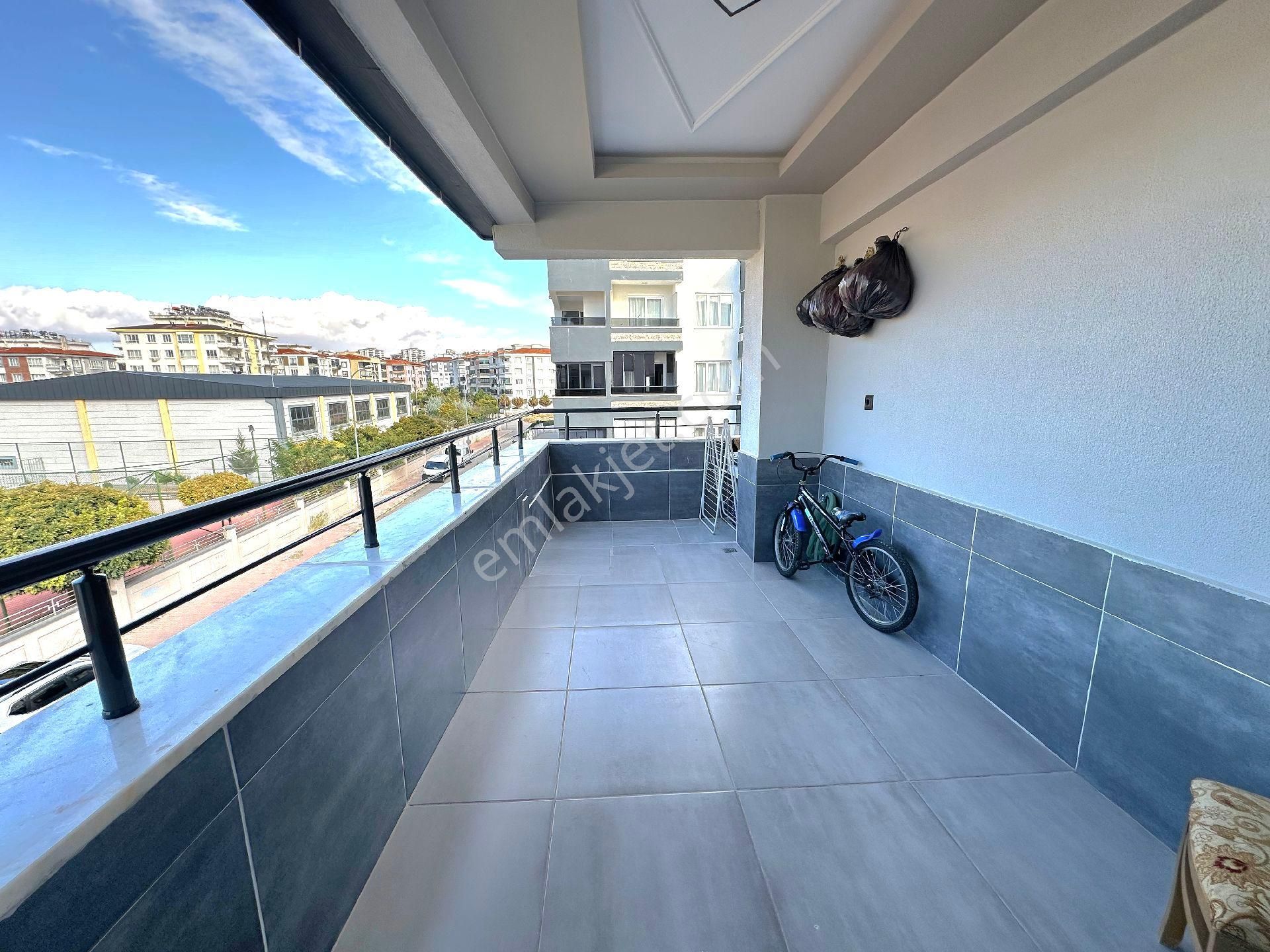 Şahintepe Düzlükte 2.5+1 Çift Balkon Ultra Lüx Daire - Görsel 11