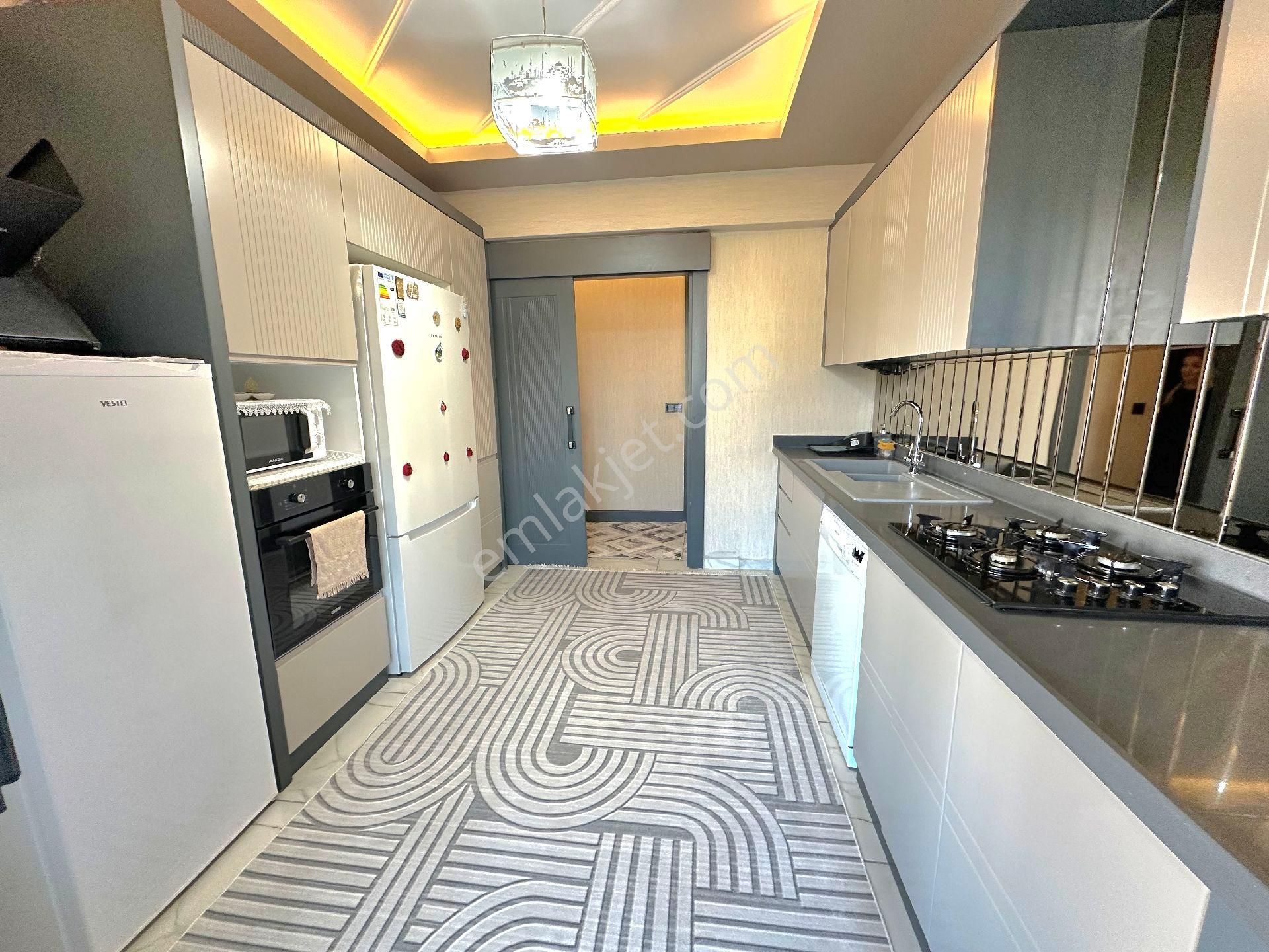 Şahintepe Düzlükte 2.5+1 Çift Balkon Ultra Lüx Daire - Görsel 2