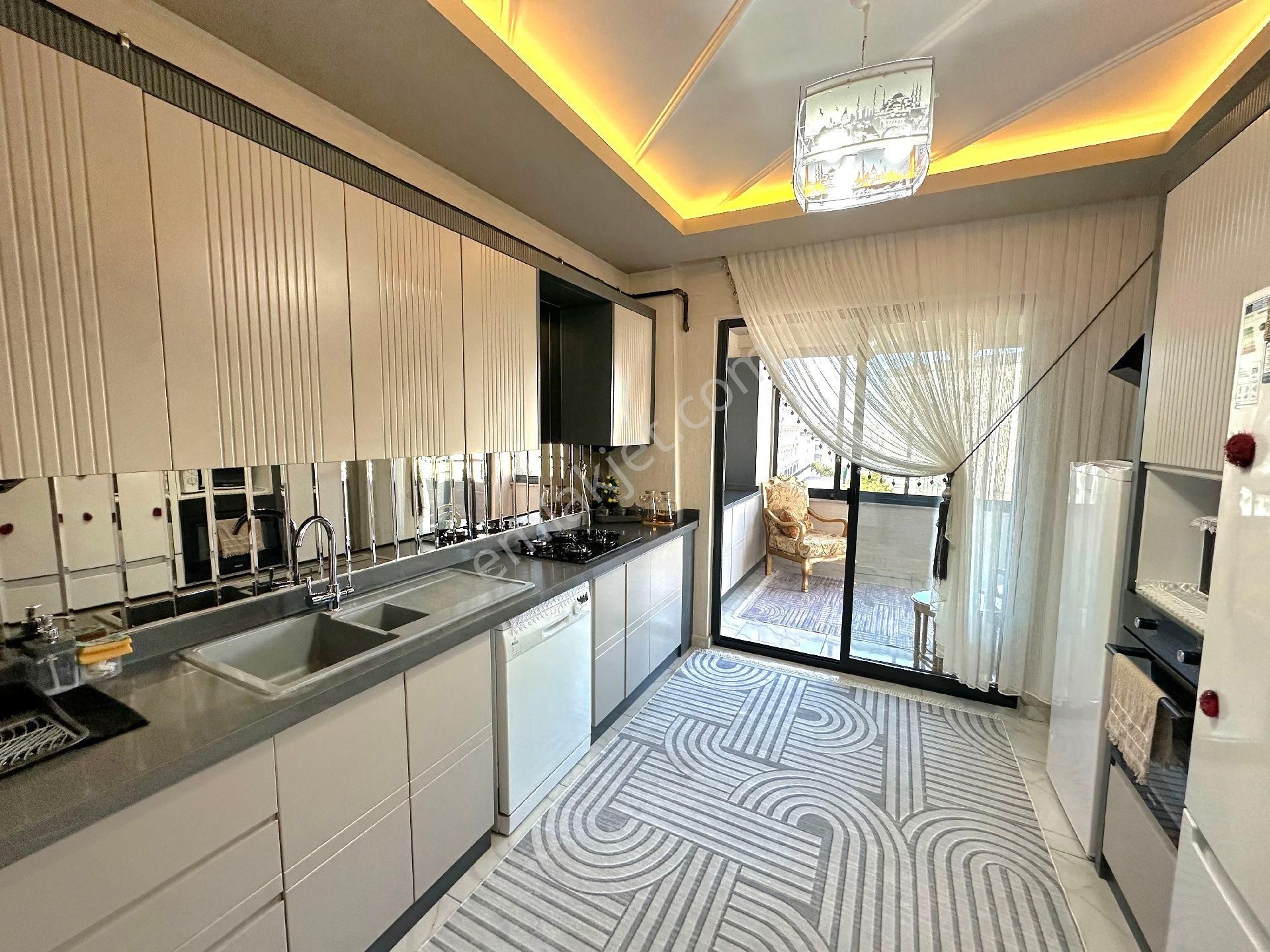 Şahintepe Düzlükte 2.5+1 Çift Balkon Ultra Lüx Daire