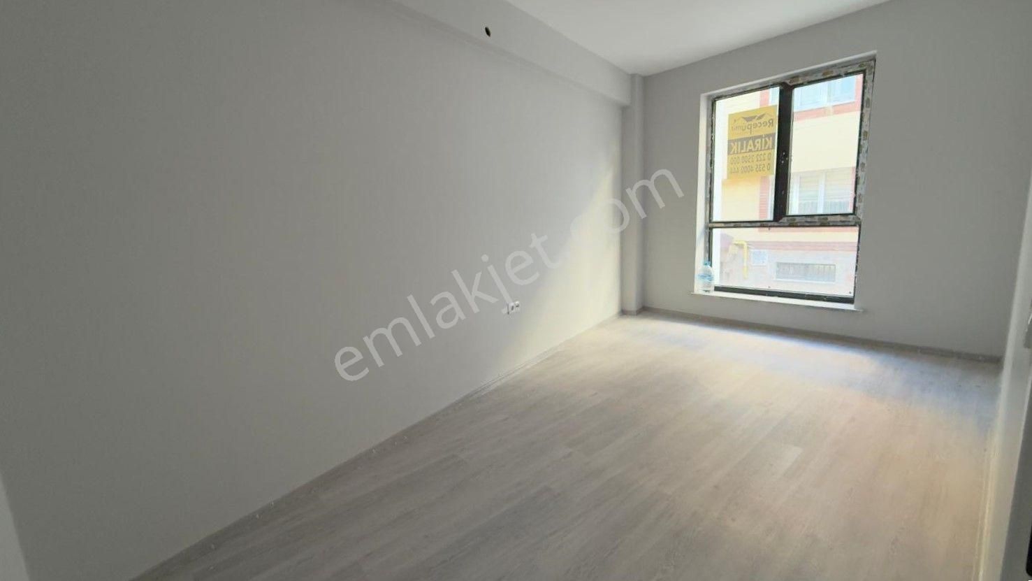 Recep Ümit'ten Hacı Seyit Mahallesinde Caddeye Yakın Ferah (sıfır)kiralık 1+1 Daire. - Görsel 7