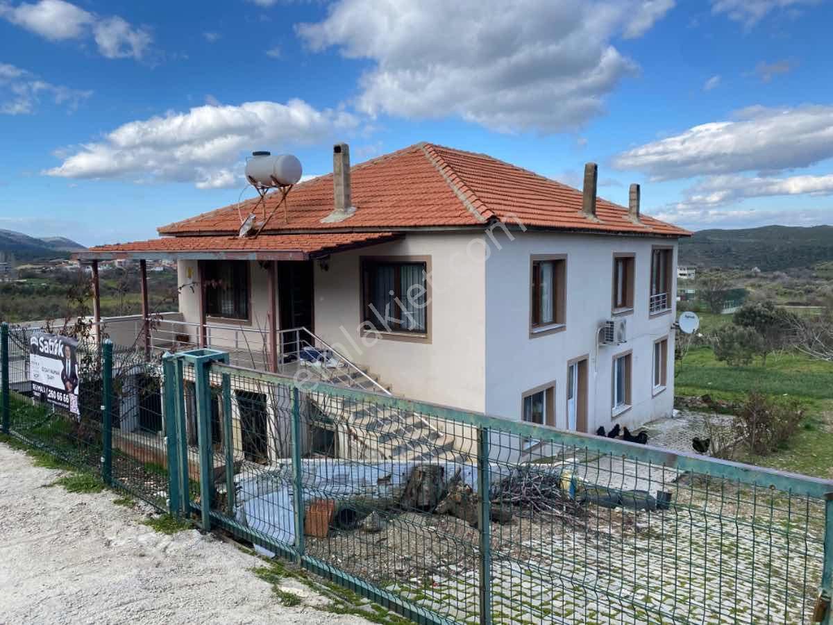 Menemen Bozalan’da 1.379 M² Arsa İçınde 170 M² Çıft Katlı Müstakıl Ev