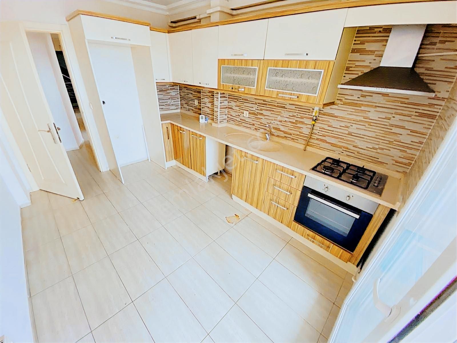 Çarşı Merkezinde Harika Konumda 3+1 Kiralık Daire - Görsel 2