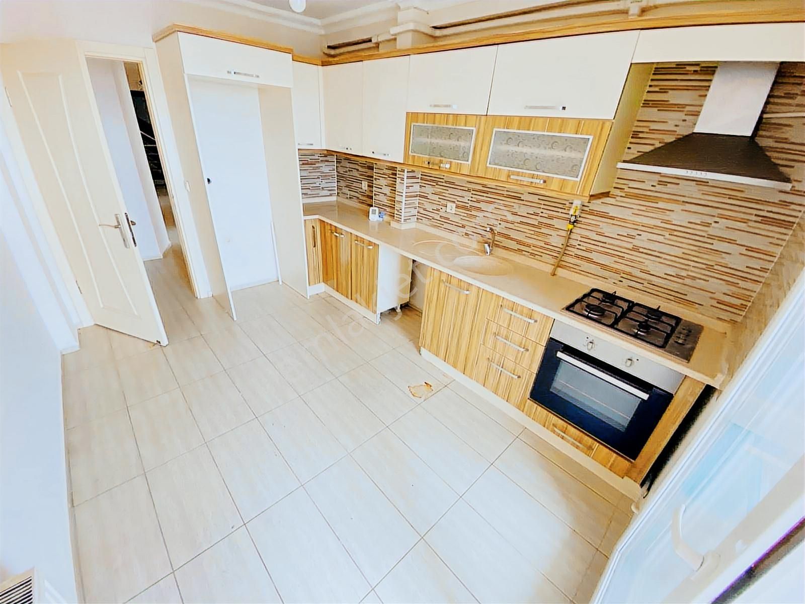 Çarşı Merkezinde Harika Konumda 3+1 Kiralık Daire