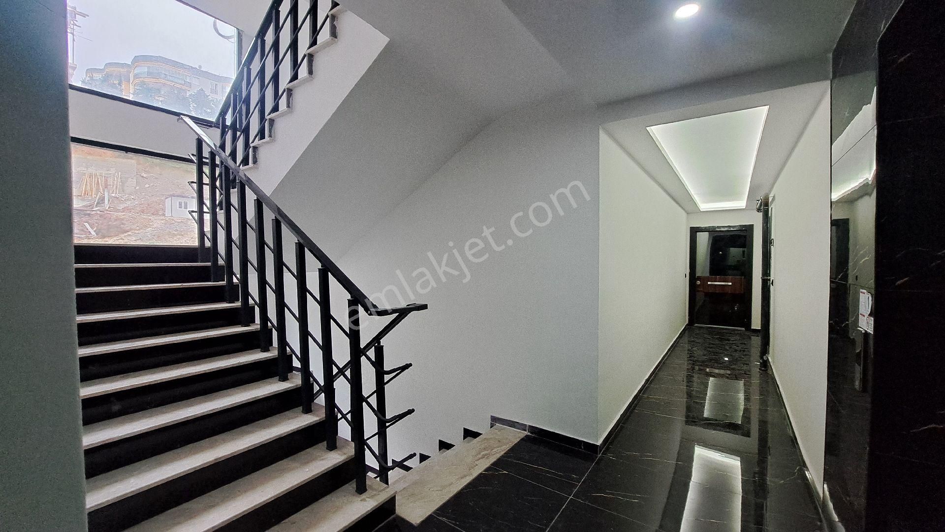 Değirmendere Mahallesi’nde Havuzlu Sitede Deniz Manzaralı 2+1 Daire - Görsel 21