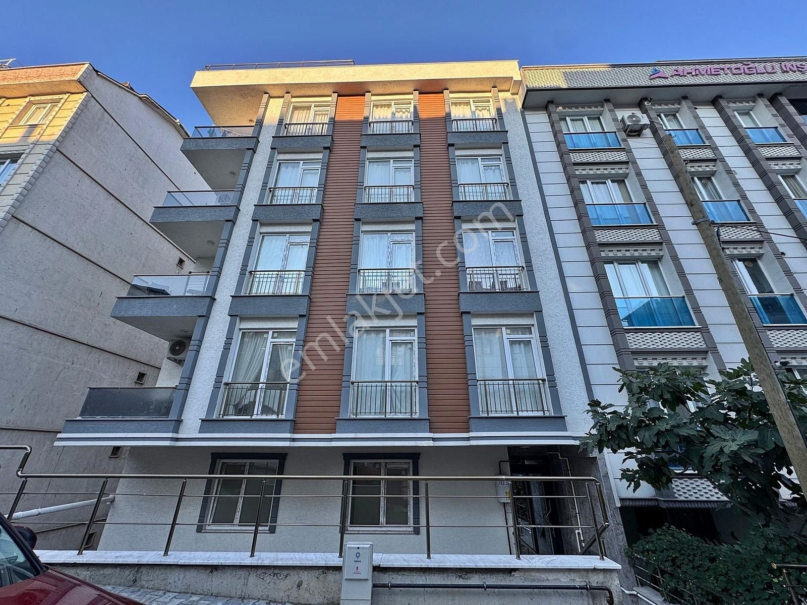 Beylikdüzü Yakuplu Da Satılık 1+1 Ön Cephe Balkonlu Daire