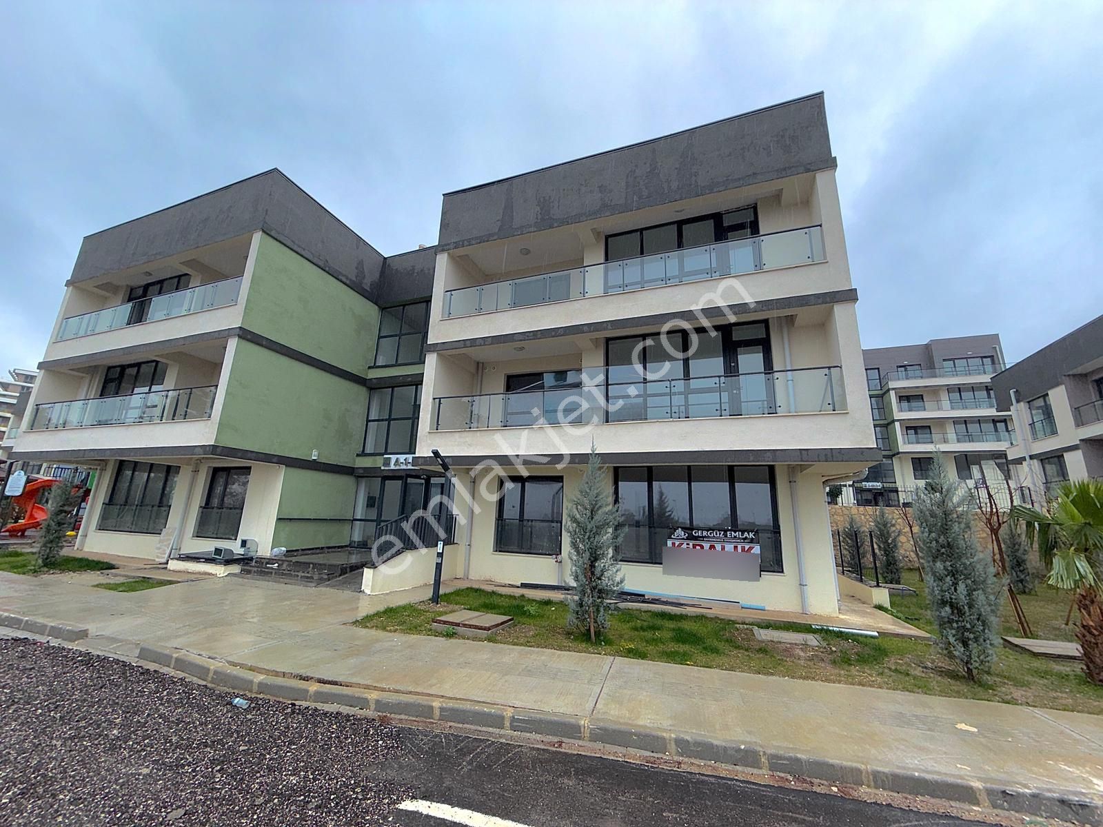 Göl Manzaralı 3+1 Kapalı Mutfak Kiralık Daire