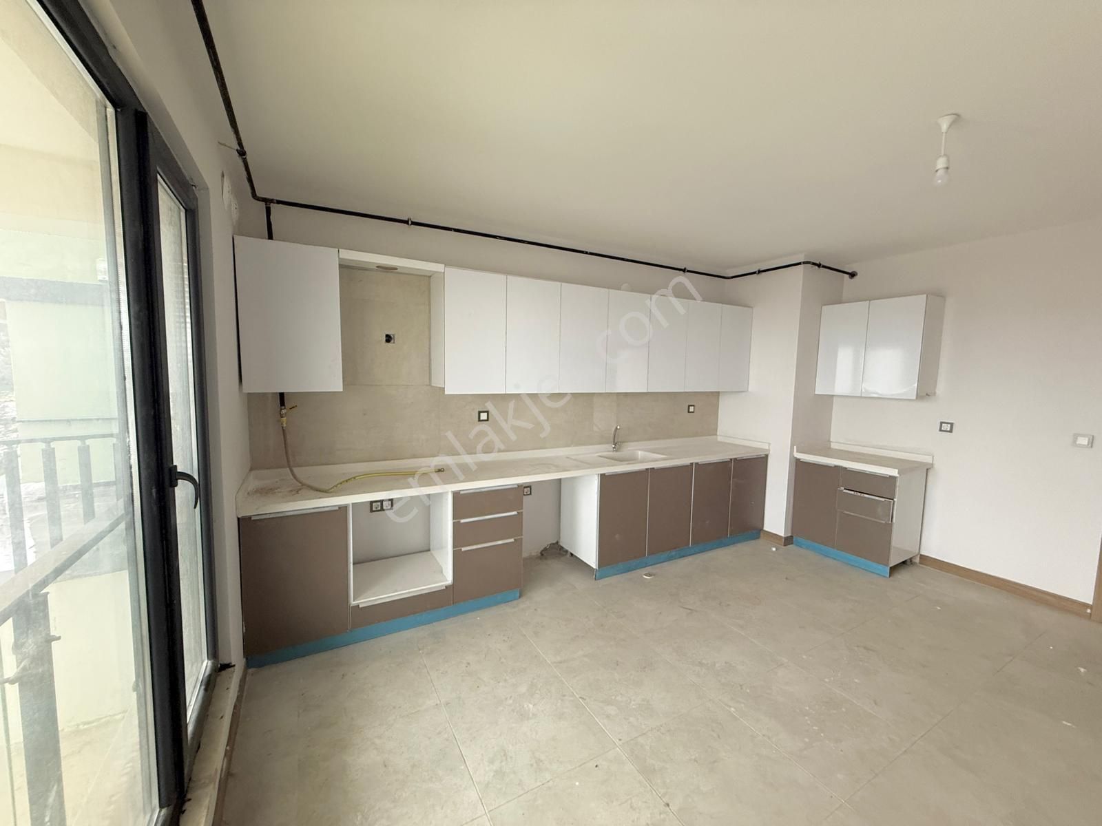 Göl Manzaralı 3+1 Kapalı Mutfak Kiralık Daire - Görsel 2