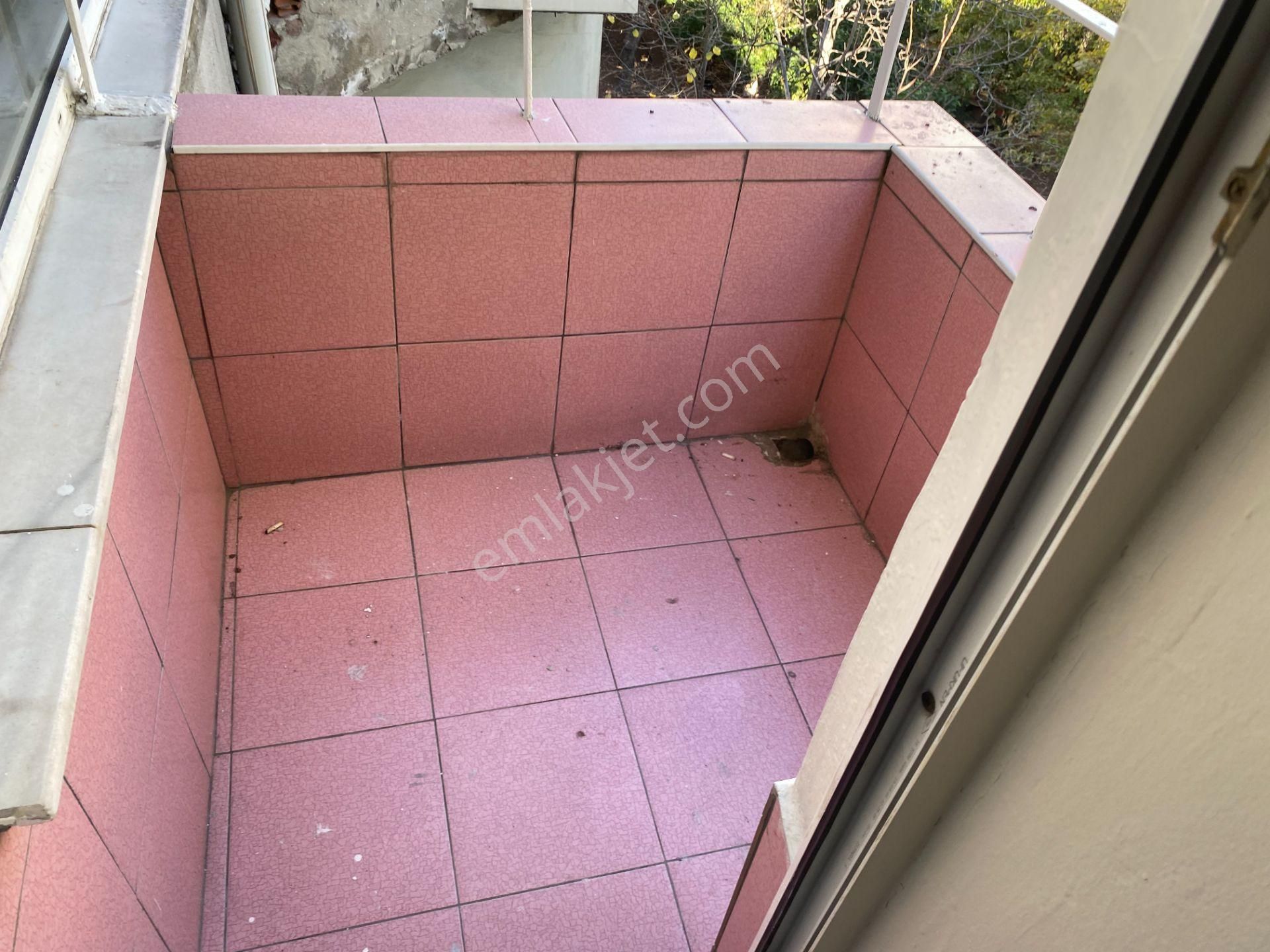 Destan-068-k.m.paşa-carrefour-civarı-1-oda-1-salon-70m2-son-3.kat-kombili-açıklamayı-okuyun - Görsel 15