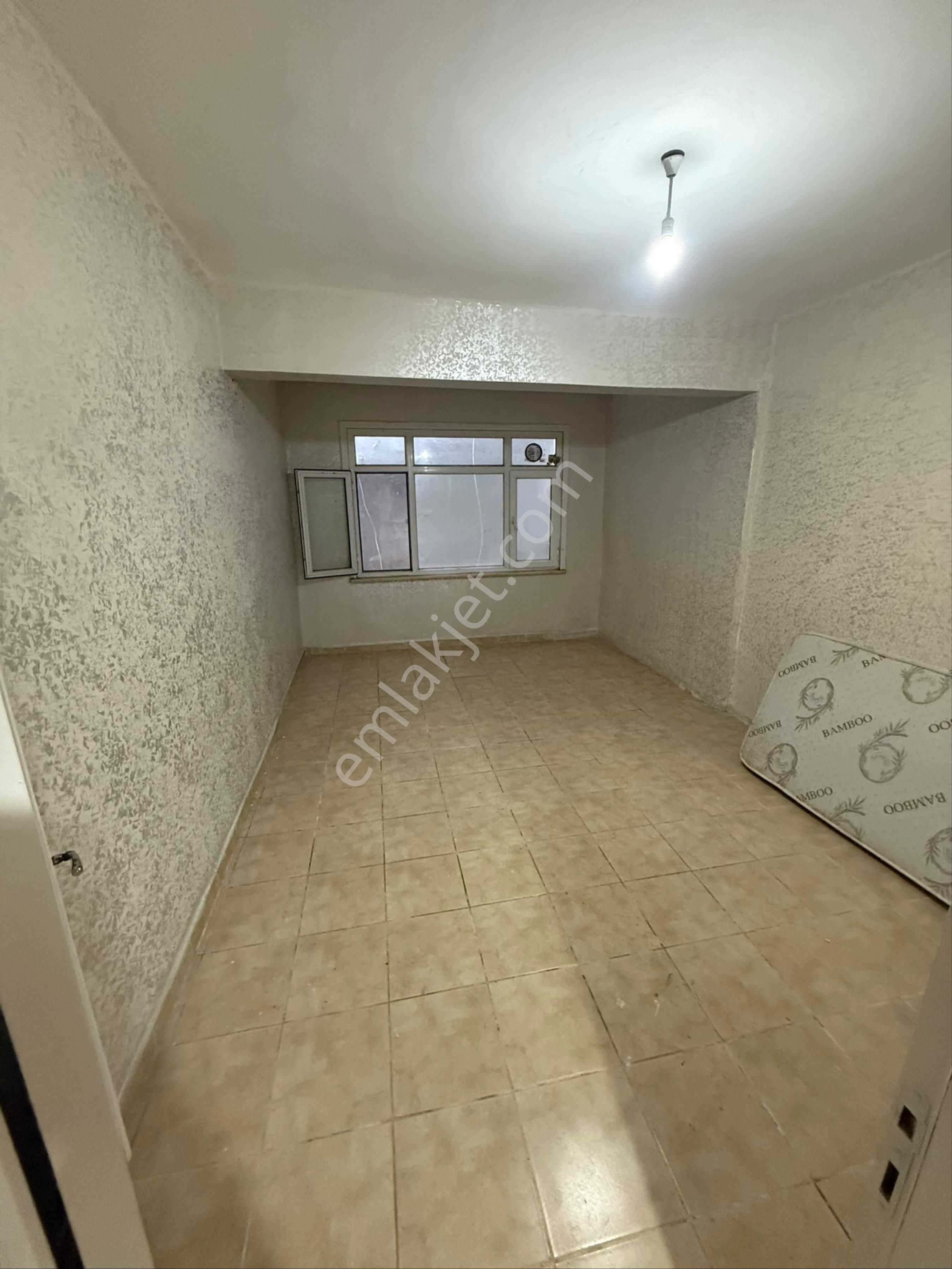 Fatih İskenderpaşa Mah Kıralık Daıre 1+1 Y. Giriş