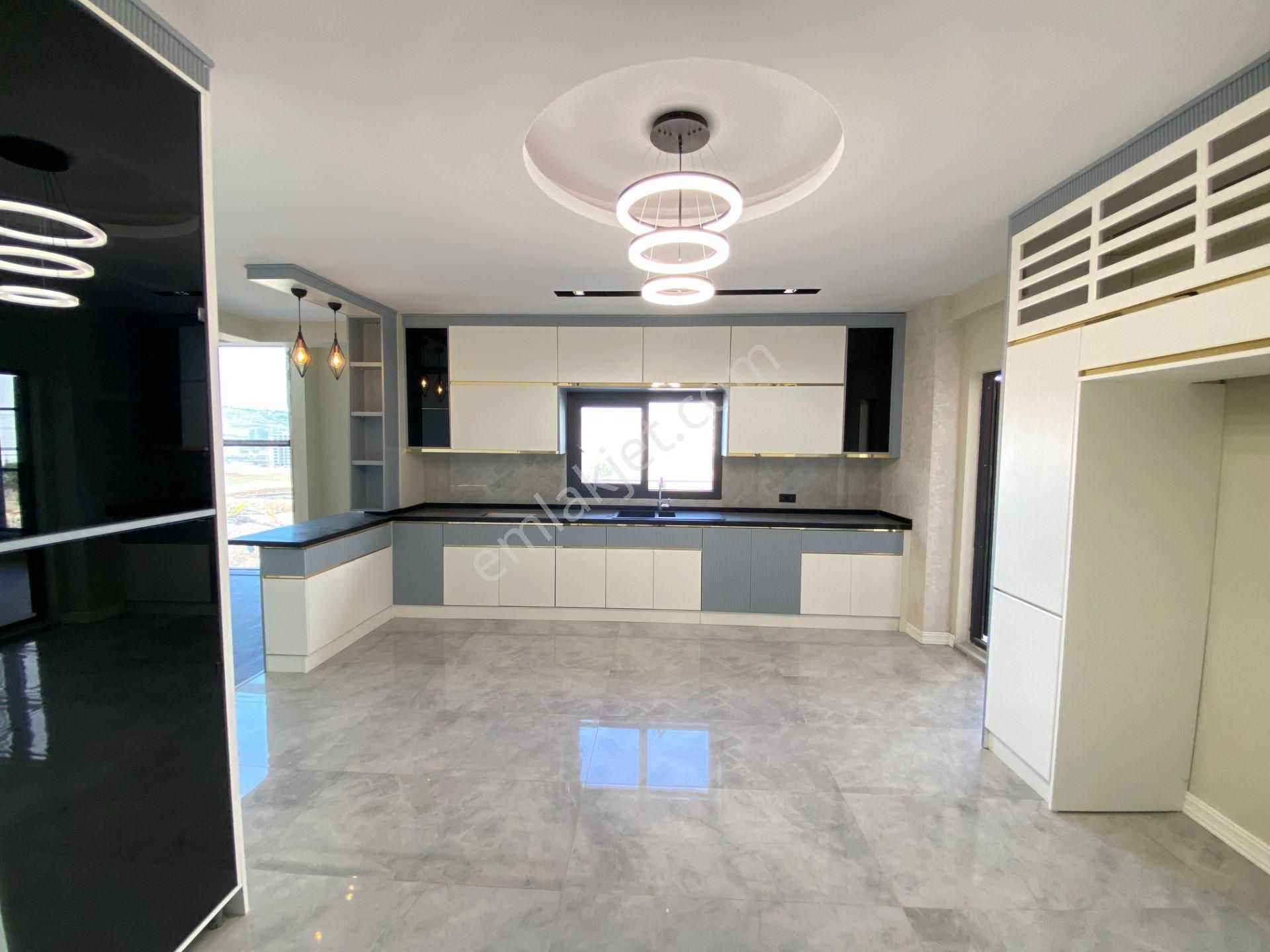 Beylerbeyi Satılık Ultra Lüks 5+1daire İsbay Emlak'ta