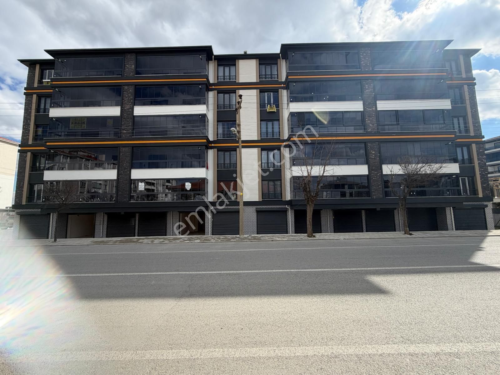 Yüksel Emlaktan Yeni Mahalle Koşu Yolunda Kiralık Lüxx Daire Kaçmazz - Görsel 2