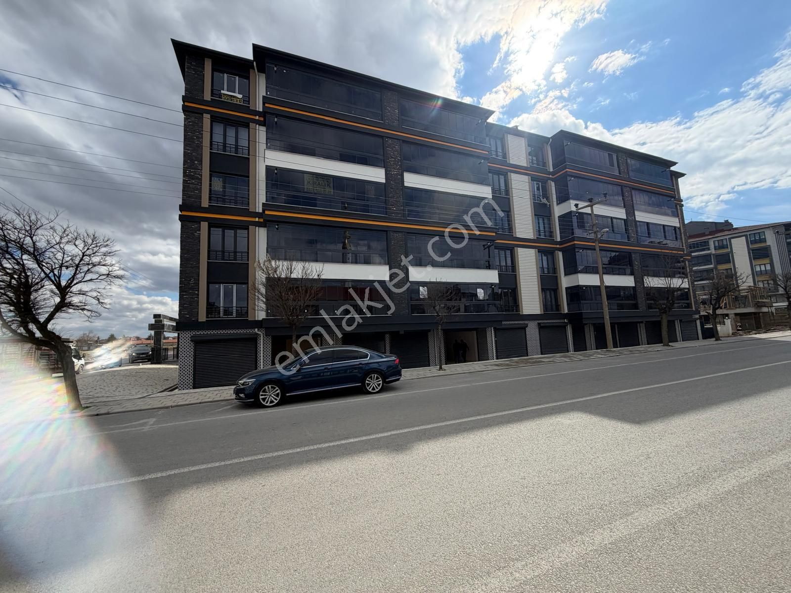 Yüksel Emlaktan Yeni Mahalle Koşu Yolunda Kiralık Lüxx Daire Kaçmazz