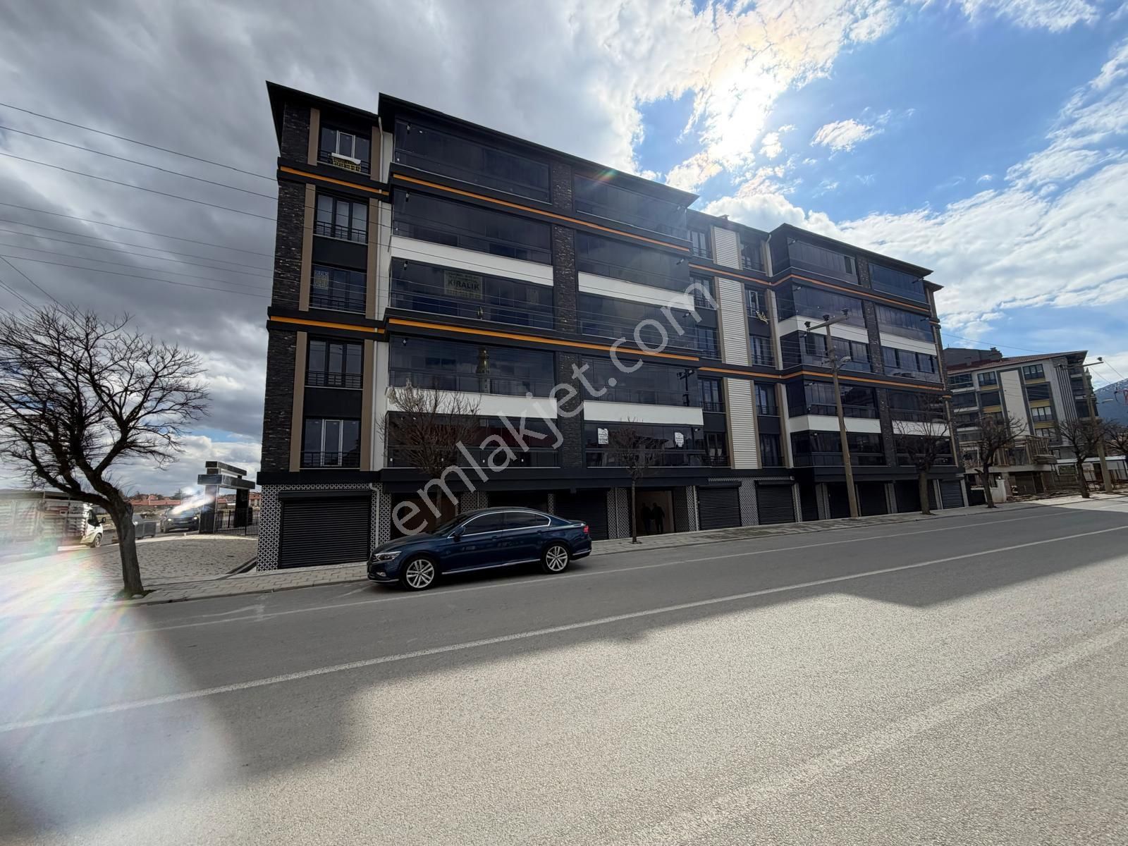 Yüksel Emlaktan Yeni Mahalle Koşu Yolunda Kiralık Lüxx Daire Kaçmazz - Görsel 4