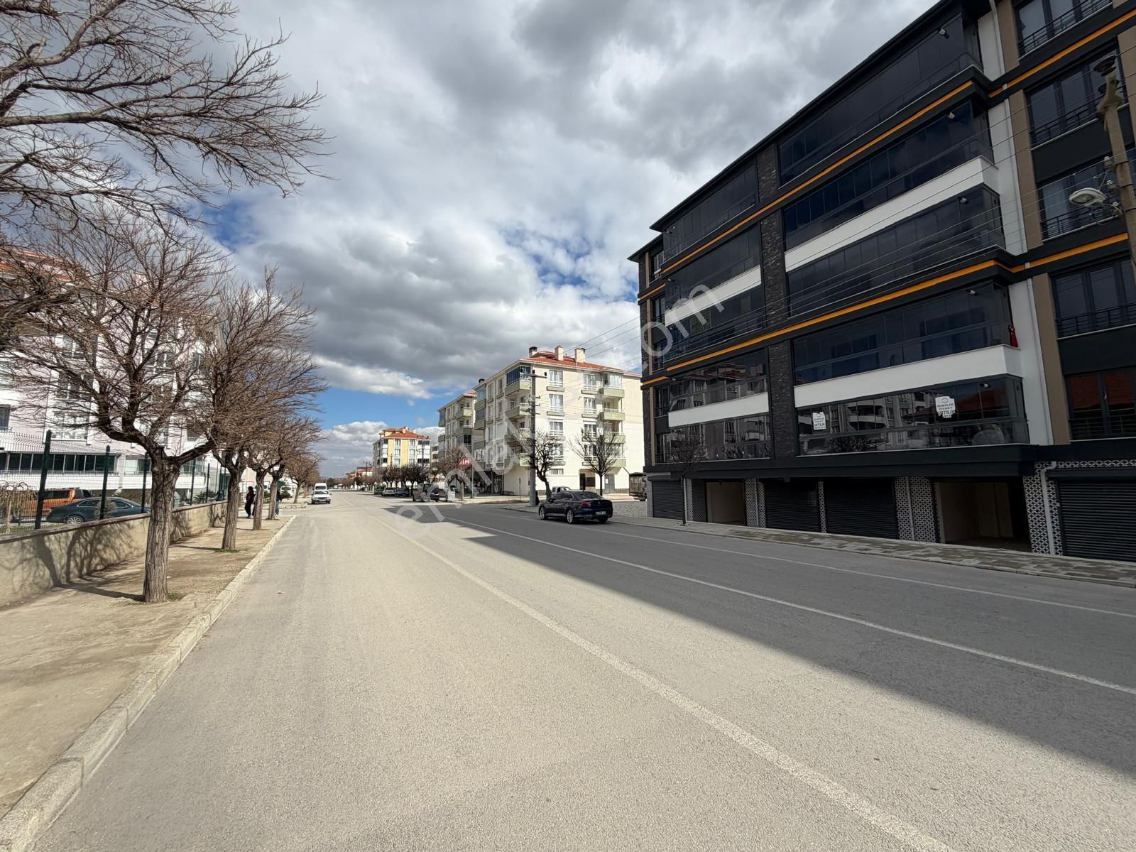 Yüksel Emlaktan Yeni Mahalle Koşu Yolunda Kiralık Lüxx Daire Kaçmazz - Görsel 3