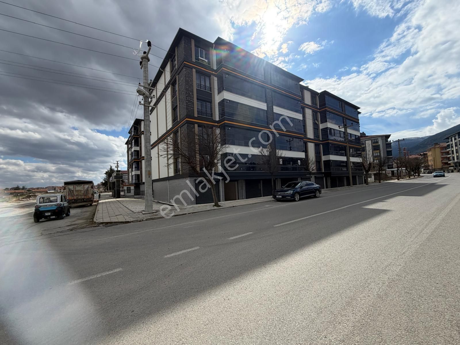 Yüksel Emlaktan Yeni Mahalle Koşu Yolunda Kiralık Lüxx Daire Kaçmazz - Görsel 8