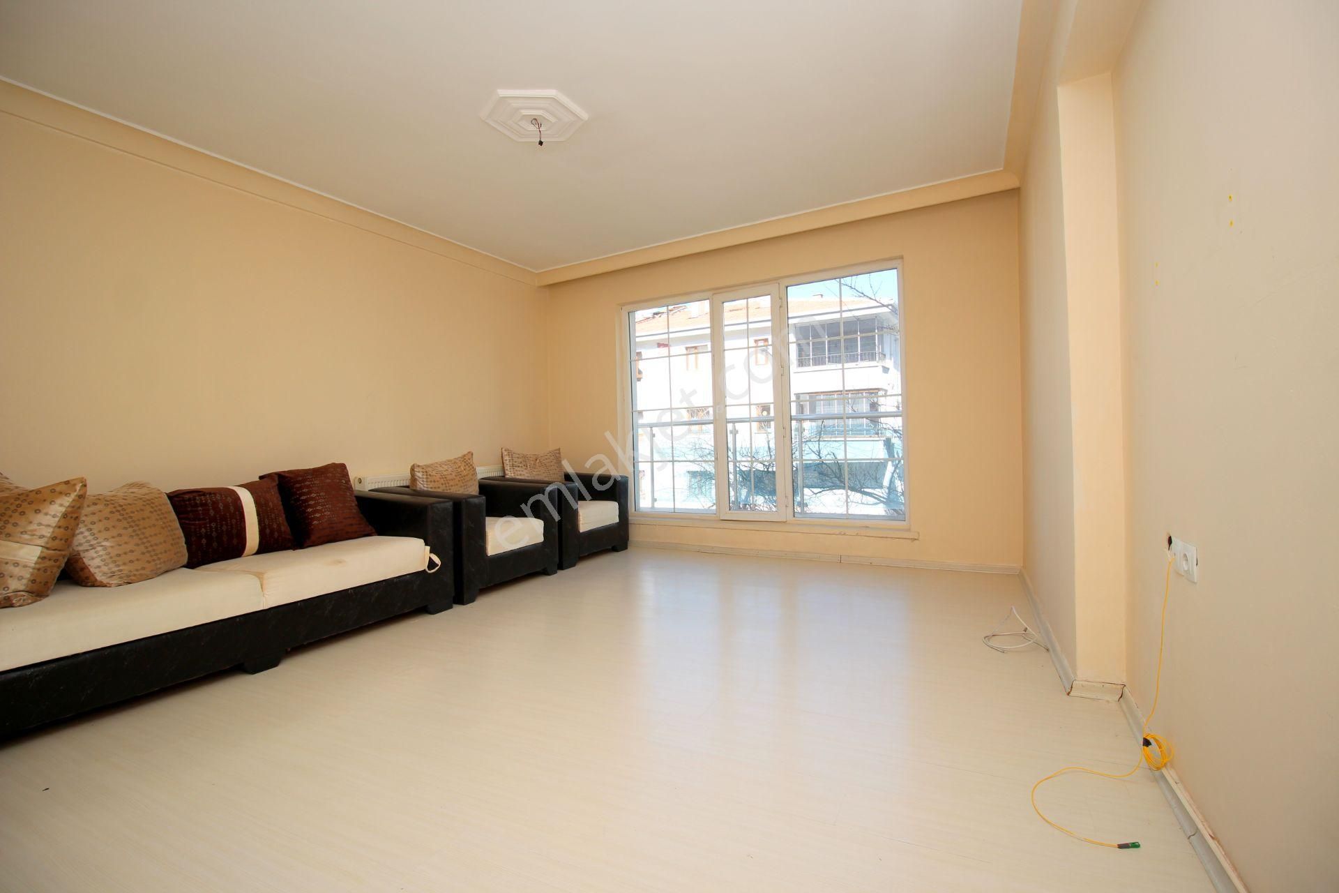 Emre Emlak'tan Süvari'de Arakatta Asansörlü Boş Satılık 2+1 Daire - Görsel 2