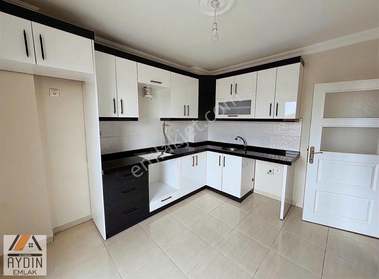 Altınova Hürriyet Mah Satılık Komple Bina (6 Daire) - Görsel 3