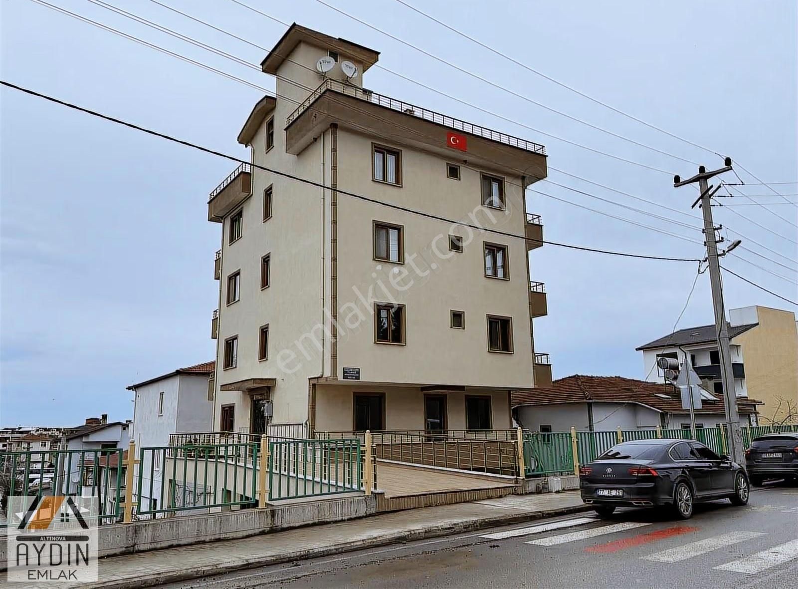 Altınova Hürriyet Mah Satılık Komple Bina (6 Daire)