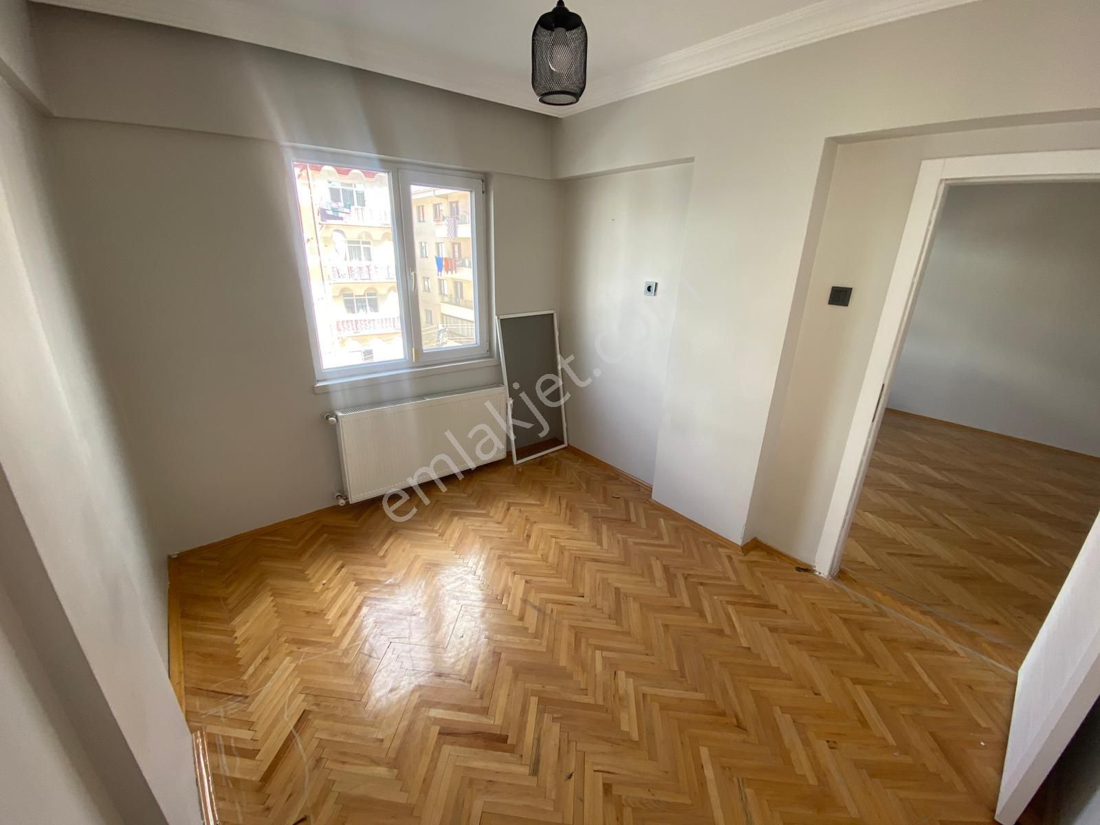 Plevne Mahallesinde 3+1 Ara Katta Yapılı Fırsat Daire - Görsel 11