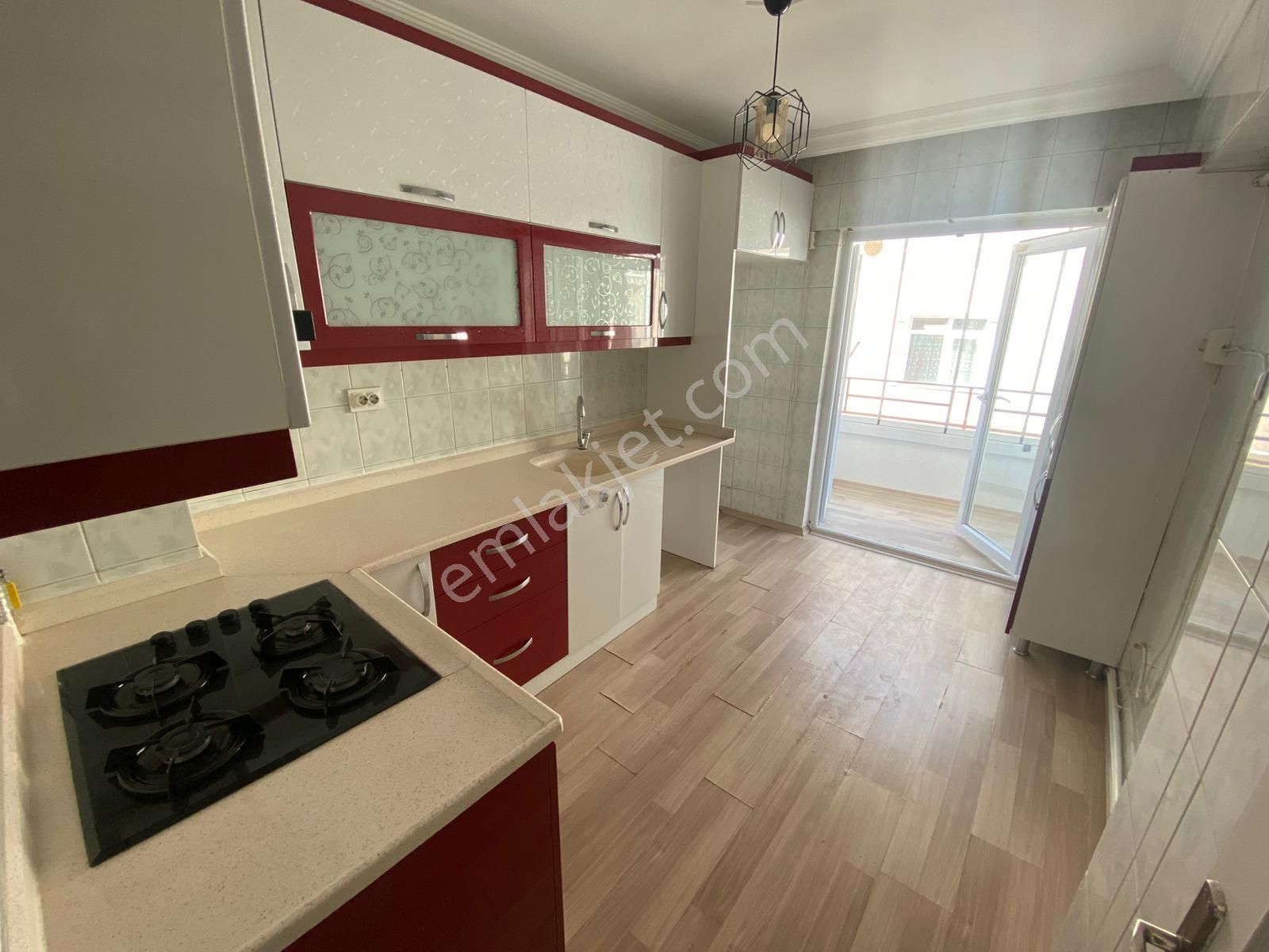 Plevne Mahallesinde 3+1 Ara Katta Yapılı Fırsat Daire - Görsel 3