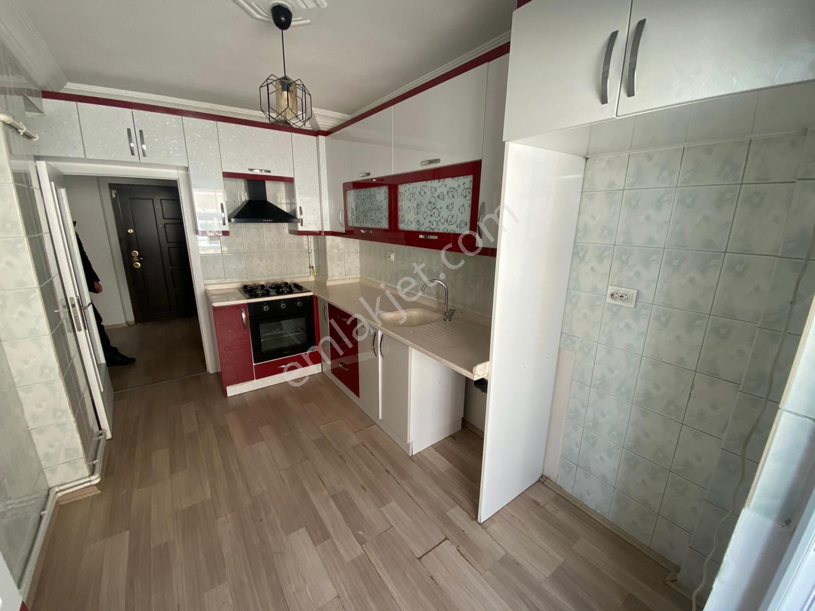 Plevne Mahallesinde 3+1 Ara Katta Yapılı Fırsat Daire - Görsel 4