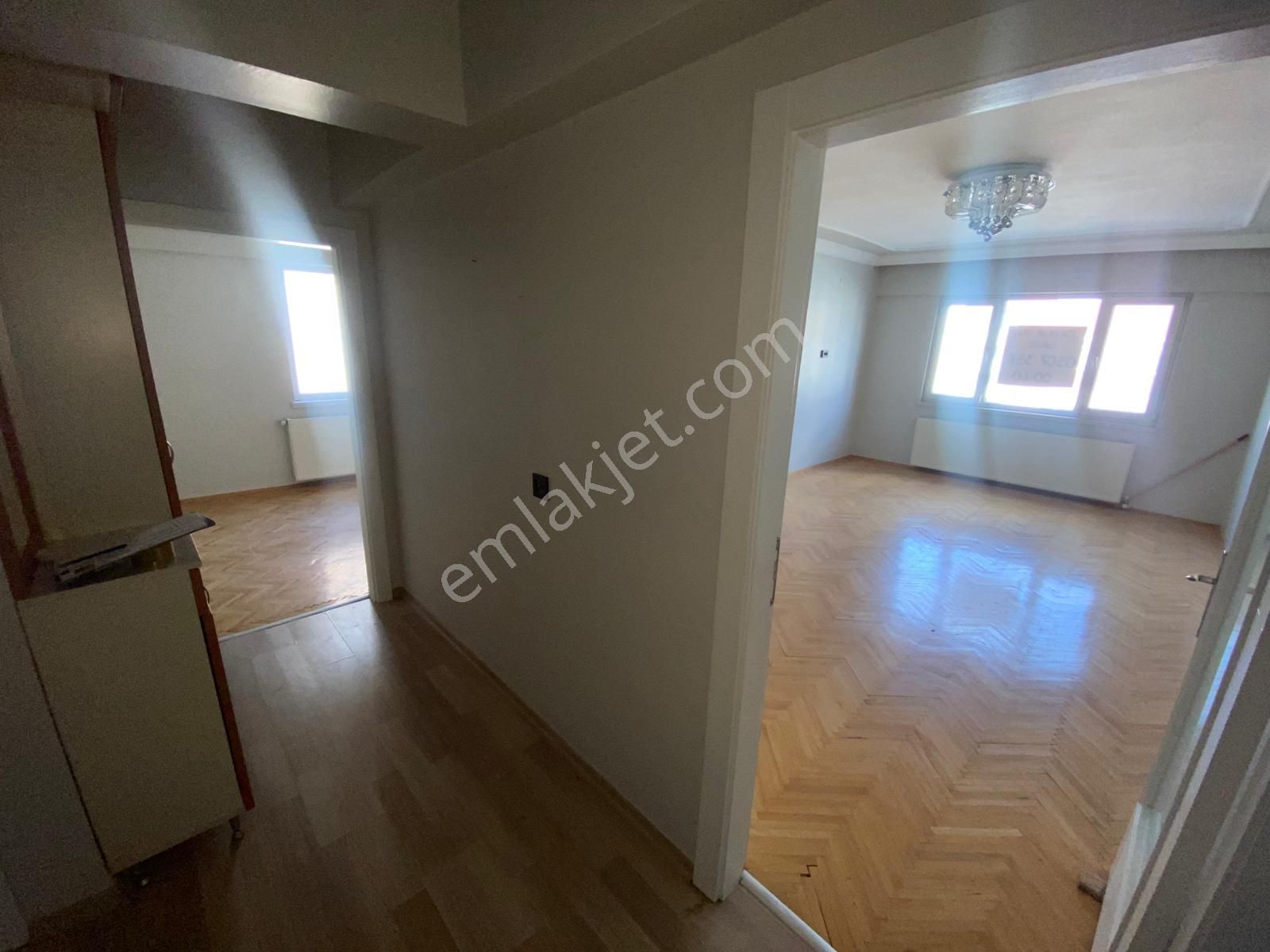 Plevne Mahallesinde 3+1 Ara Katta Yapılı Fırsat Daire - Görsel 24