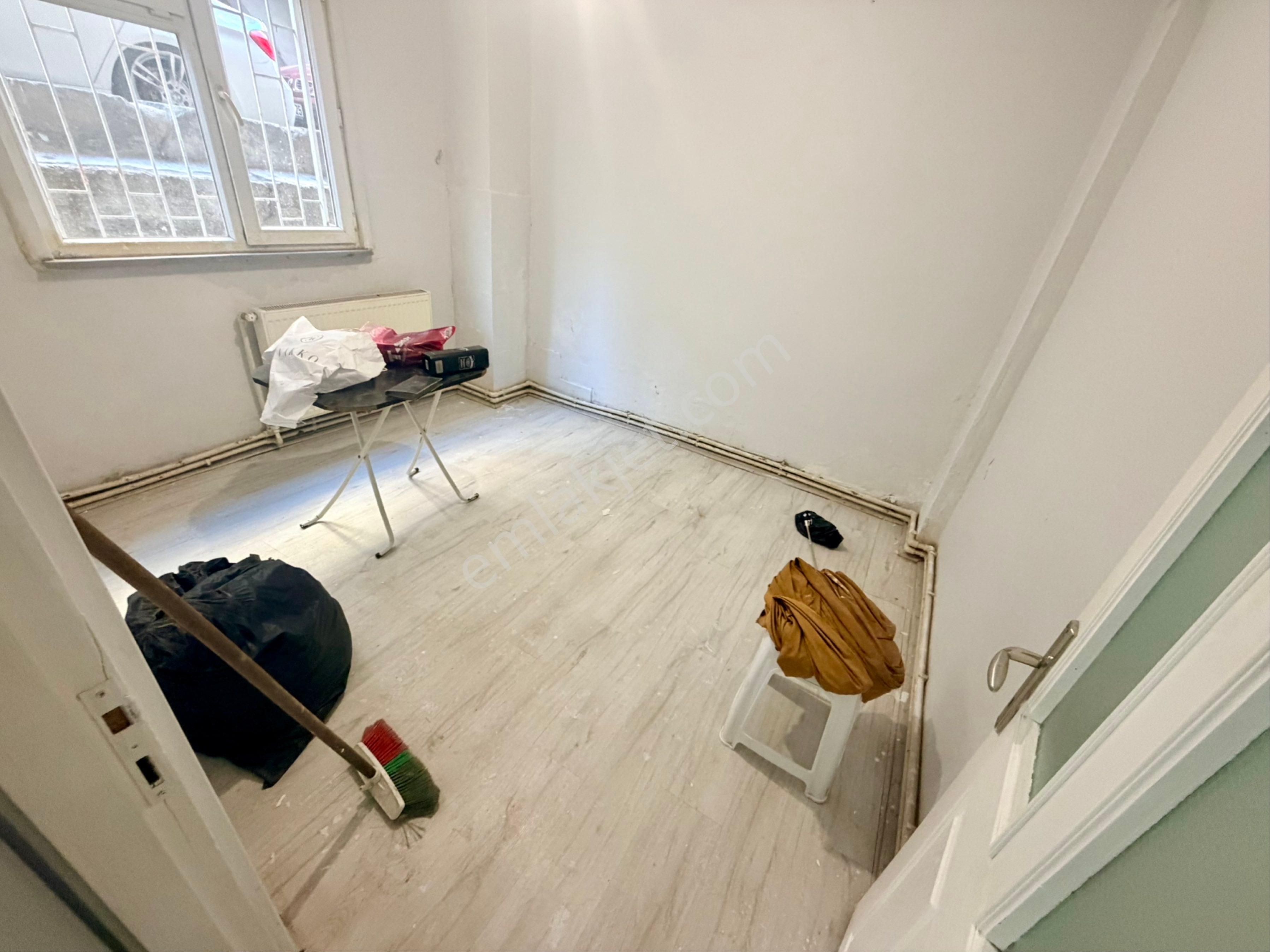 Bahçelievler Yenibosna Bodrum Katı Satılık Daire 2+1 80m2 1.900.000₺ - Görsel 4