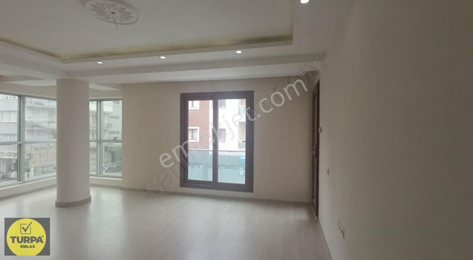 Menderes Caddesinde Lux Ebeveyn Banyolu Geniş 2+1