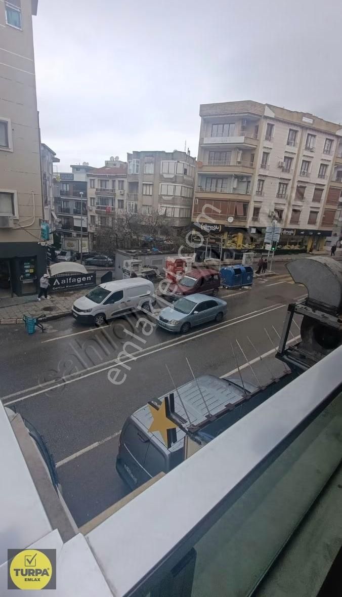 Menderes Caddesinde Lux Ebeveyn Banyolu Geniş 2+1 - Görsel 2