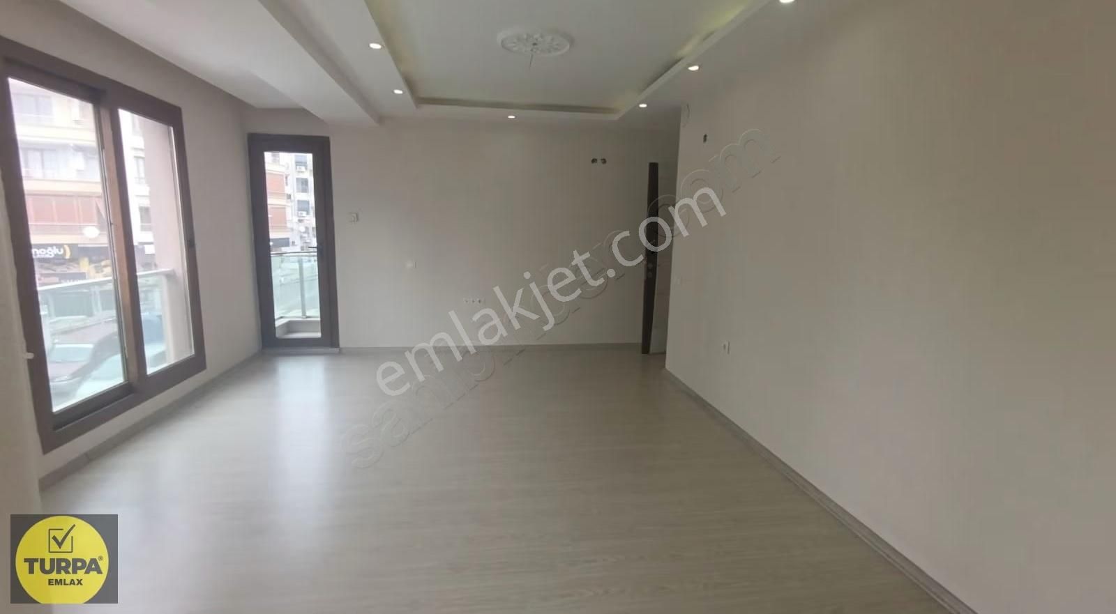 Menderes Caddesinde Lux Ebeveyn Banyolu Geniş 2+1 - Görsel 3
