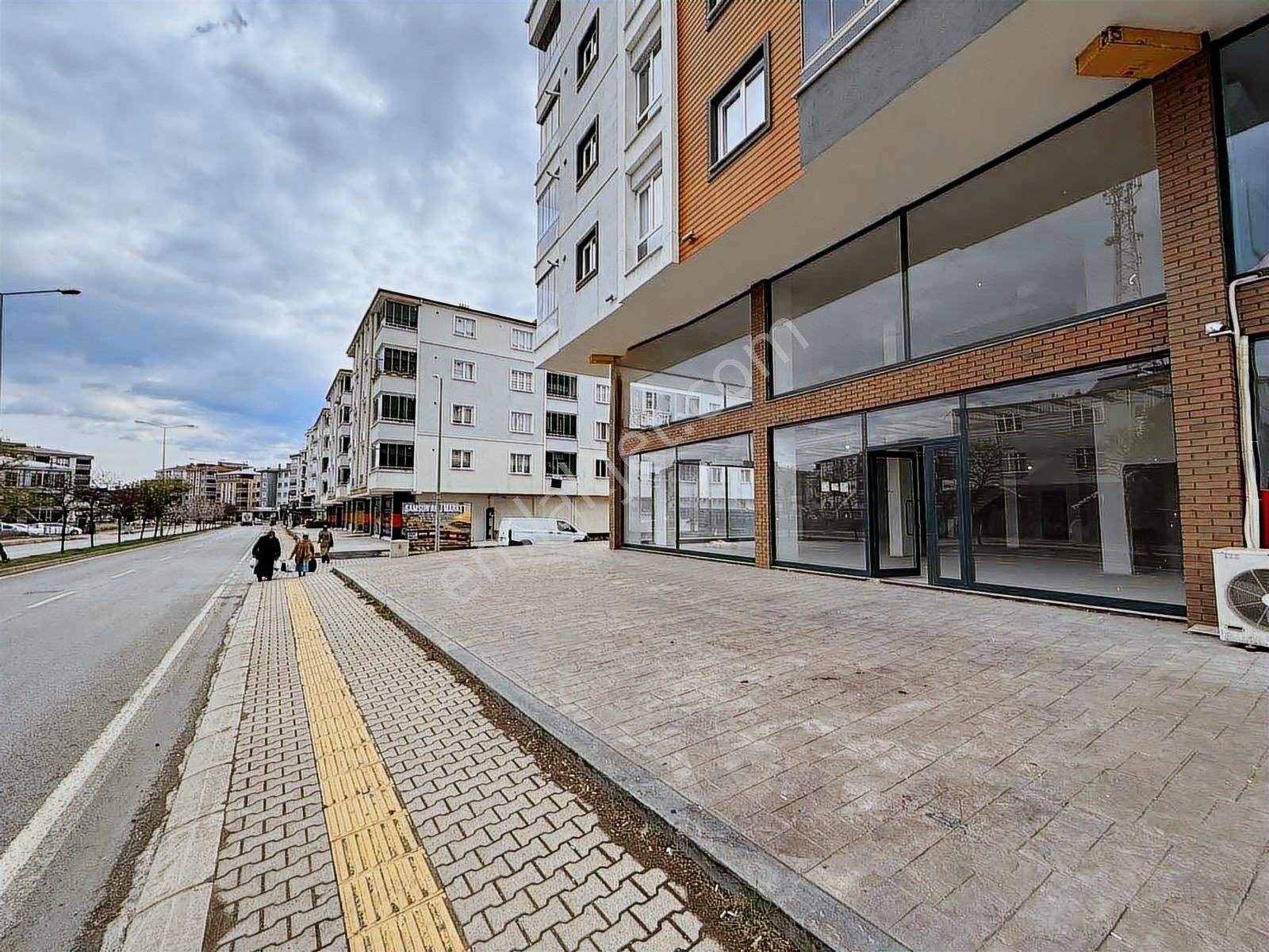 Tekkeköy Kurtuluş Mahallesin'de Bulvara Cephe 600 M² Dükkan - Görsel 19