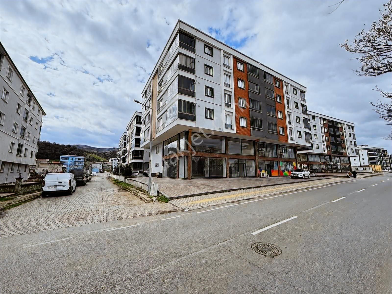 Tekkeköy Kurtuluş Mahallesin'de Bulvara Cephe 600 M² Dükkan - Görsel 18