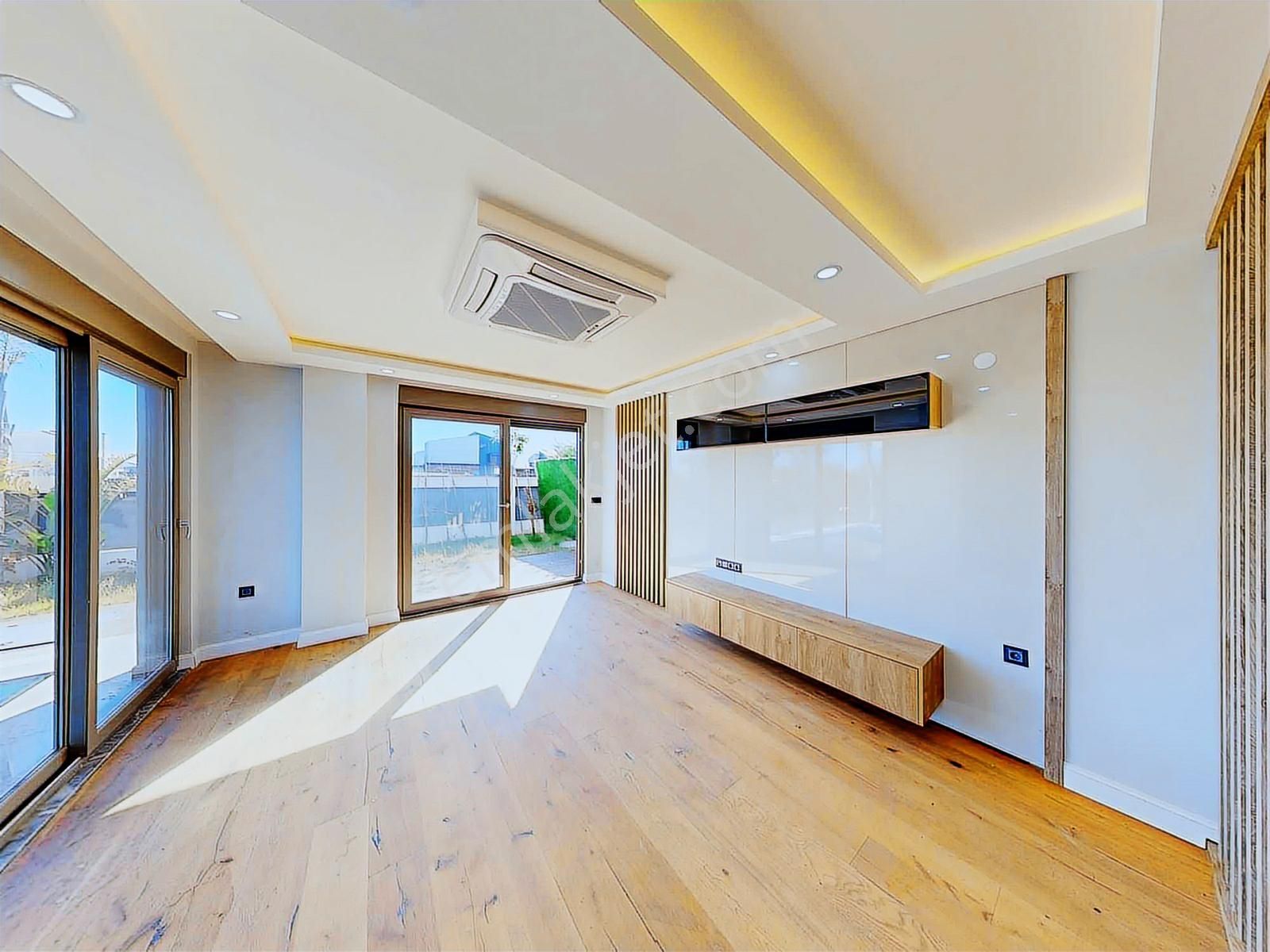 Altınkalede Özel Havuzlu Asansörlü 4+1 Ultra Lüks Tripleks Vill - Görsel 10