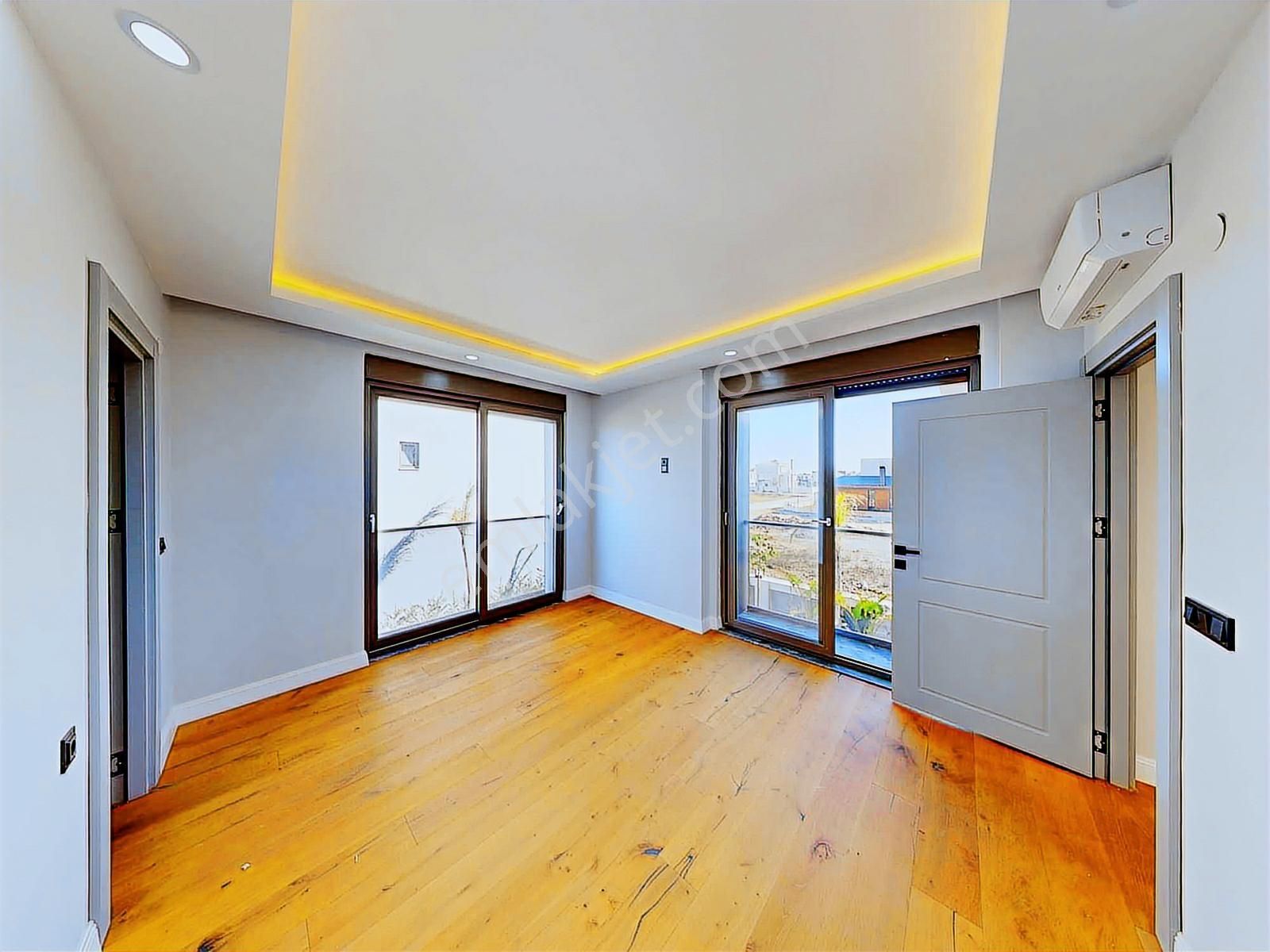 Altınkalede Özel Havuzlu Asansörlü 4+1 Ultra Lüks Tripleks Vill - Görsel 18