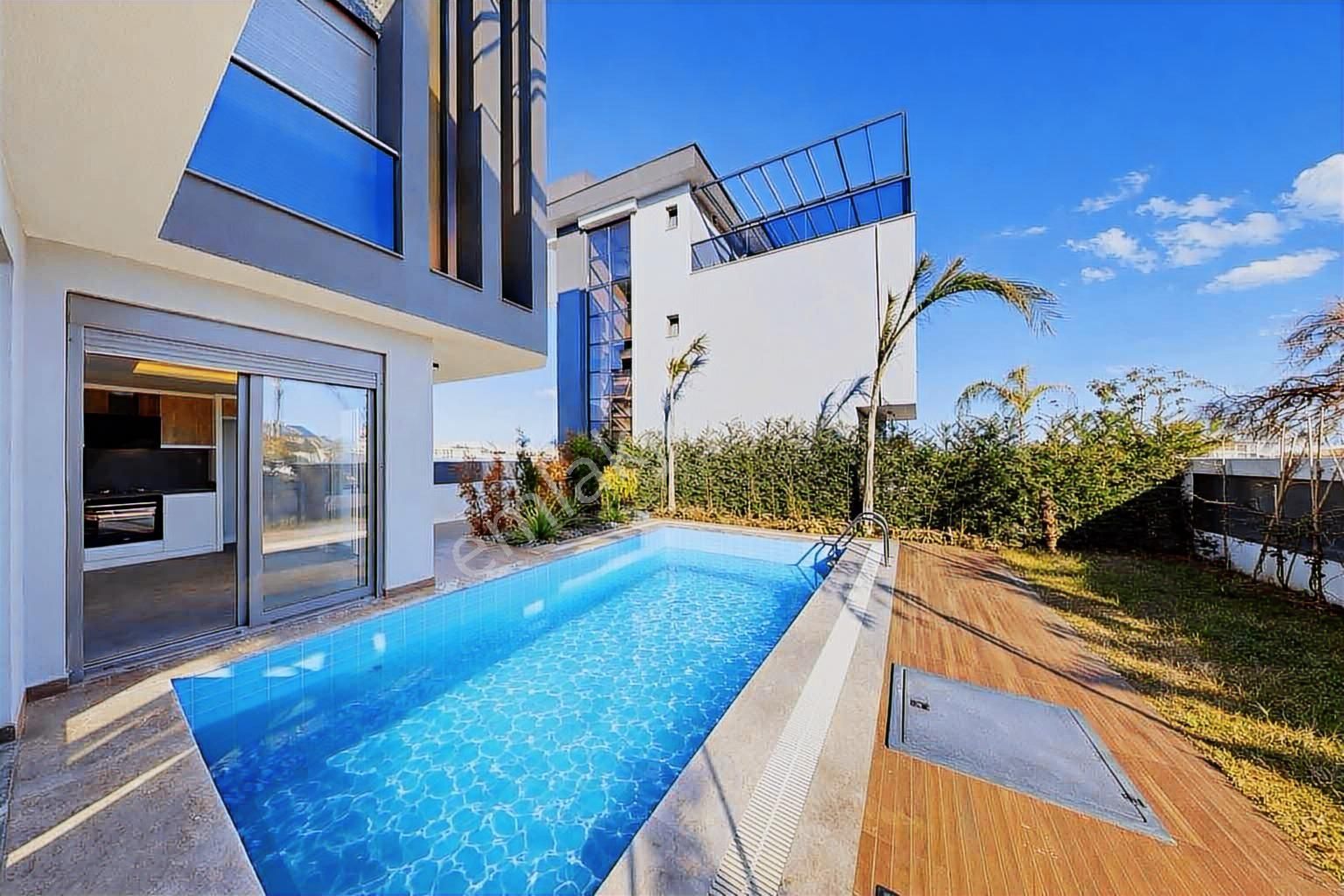 Altınkalede Özel Havuzlu Asansörlü 4+1 Ultra Lüks Tripleks Vill - Görsel 5