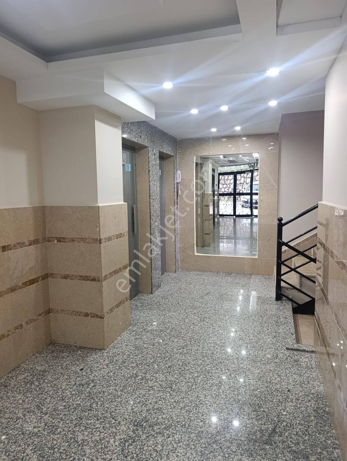 Huzurevlerinde Bulvara Yakın 200 M² Geniş 3 Cepheli 3+1 Daire - Görsel 6
