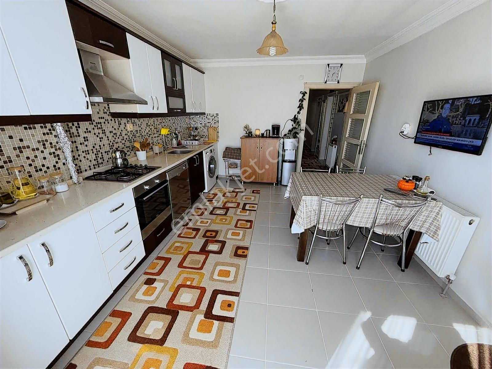 Bahçelievler Mah. Beyoğlu Caddesi Yakını Satılık 3+1 Geniş Daire