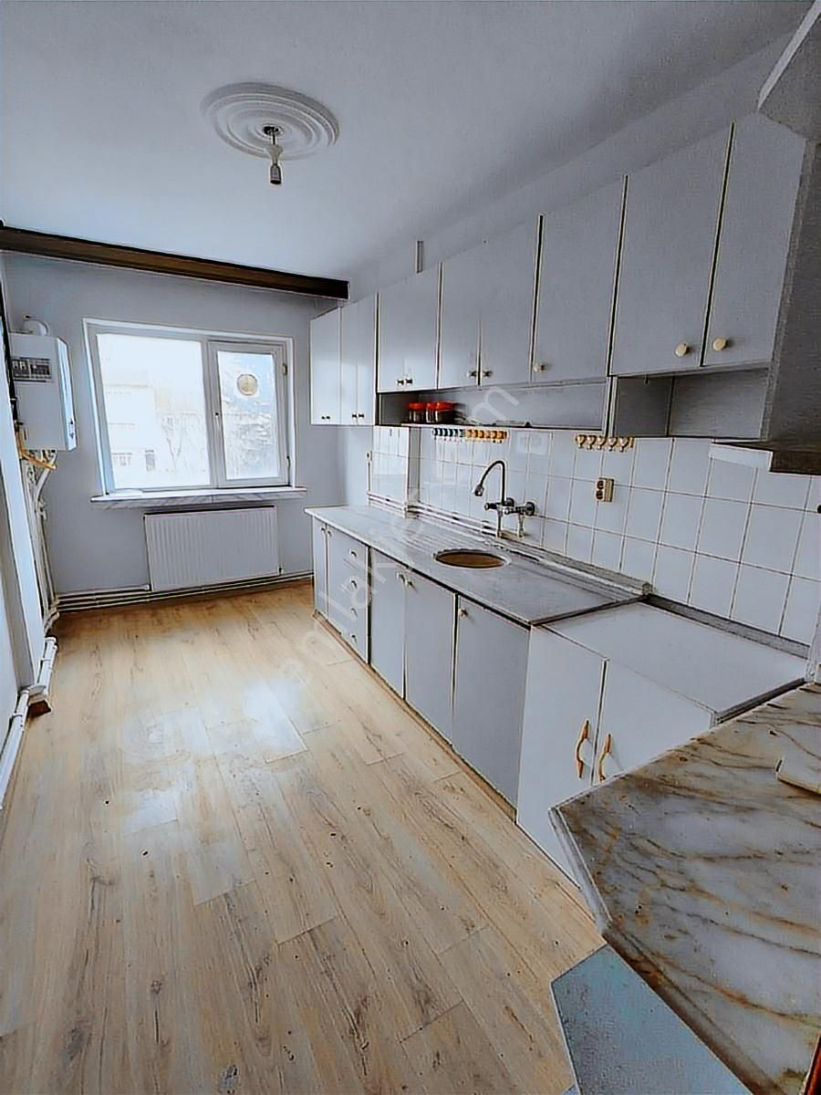 Çarşı Merkezde Satılık 3+1 Bakımlı Arakat Daire - Görsel 6