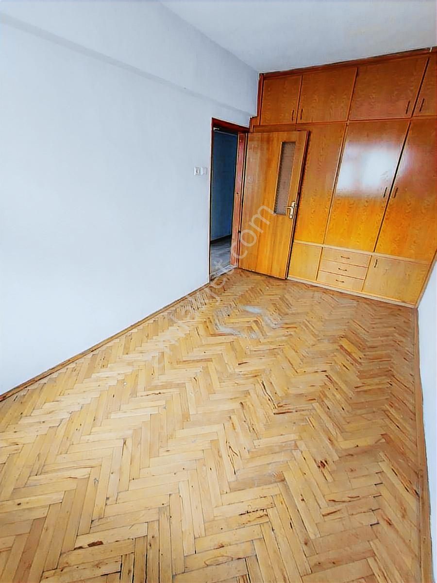 Çarşı Merkezde Satılık 3+1 Bakımlı Arakat Daire - Görsel 3