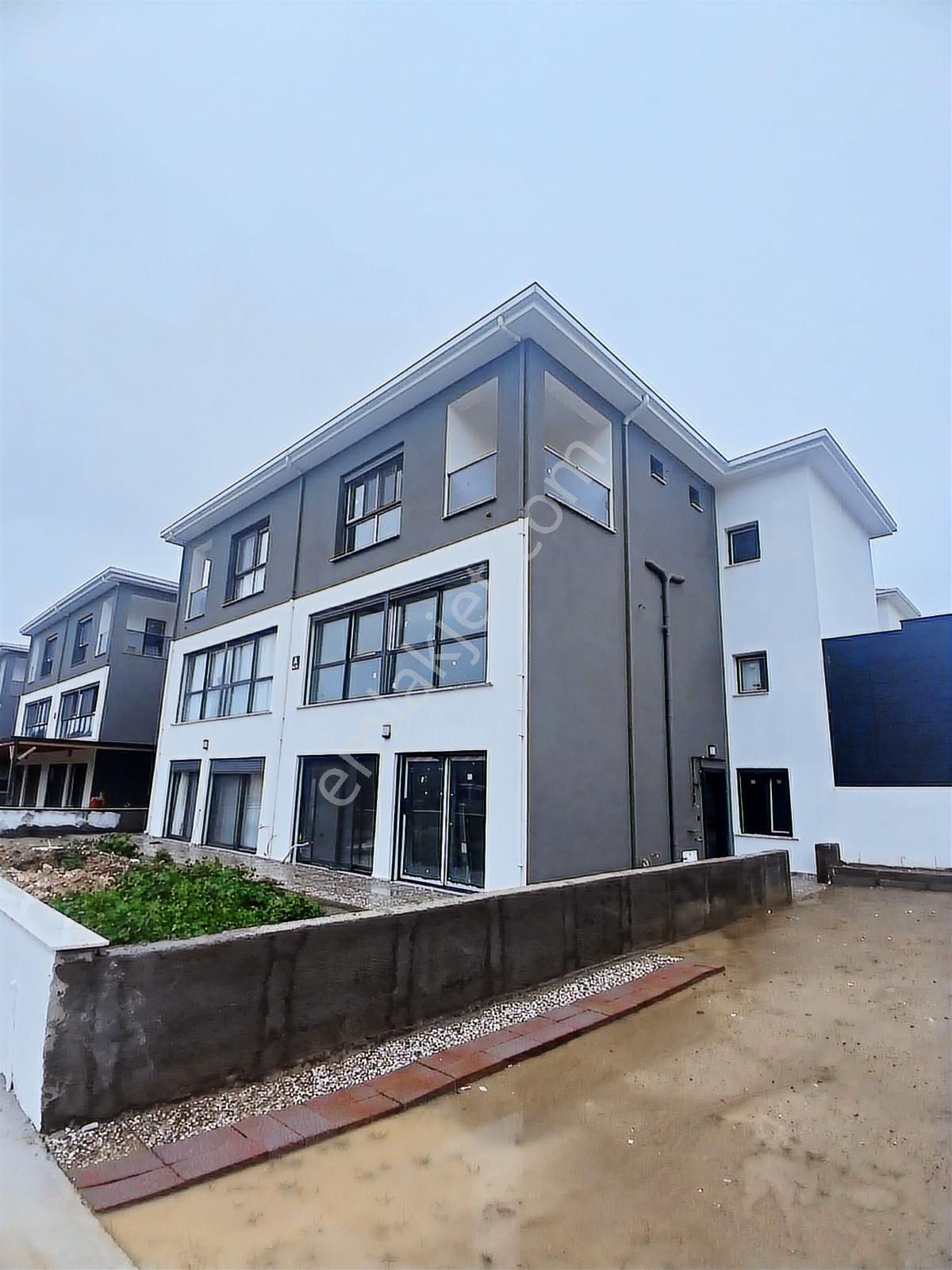 Villakentte Doğa Manzaralı 3+1 Köşe Villa Yerden Isıtmalı, Köşe - Görsel 6