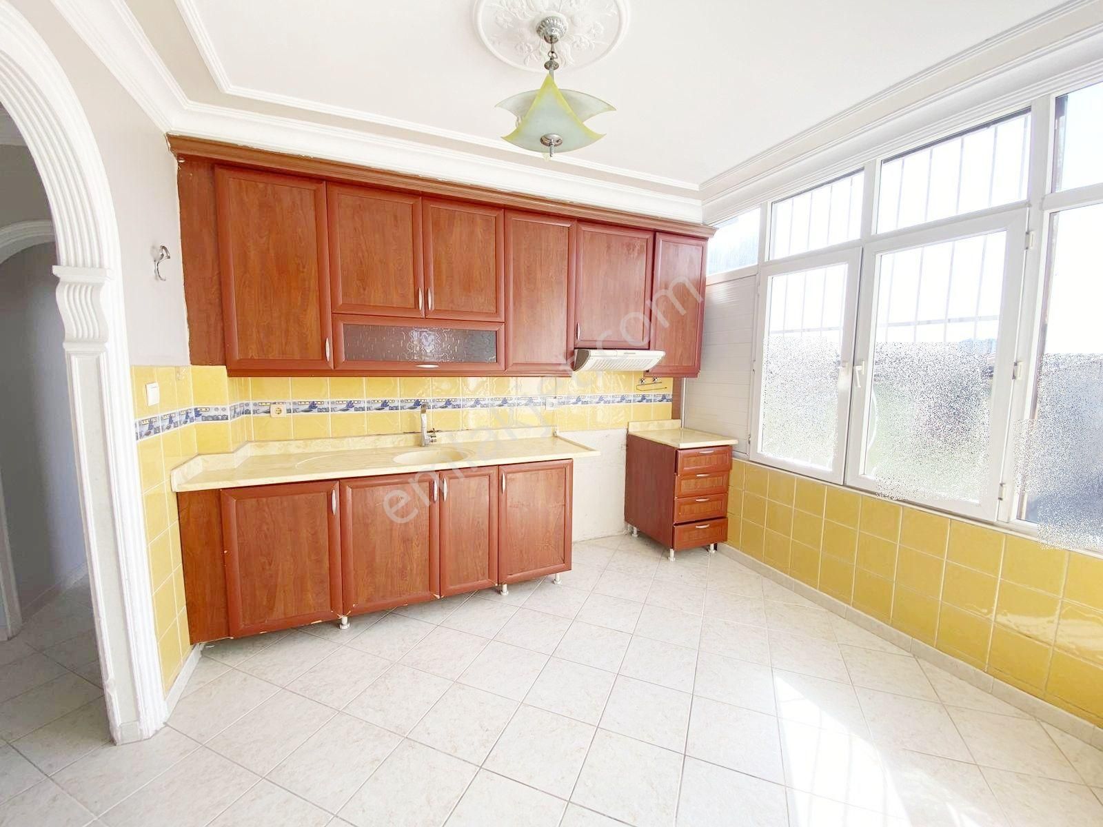 Seyhan Mithatpaşa Alpaslan Türkeş Metro Yolunda Geniş 2+1 Kilerli Güney Batı Kuzey Cephe