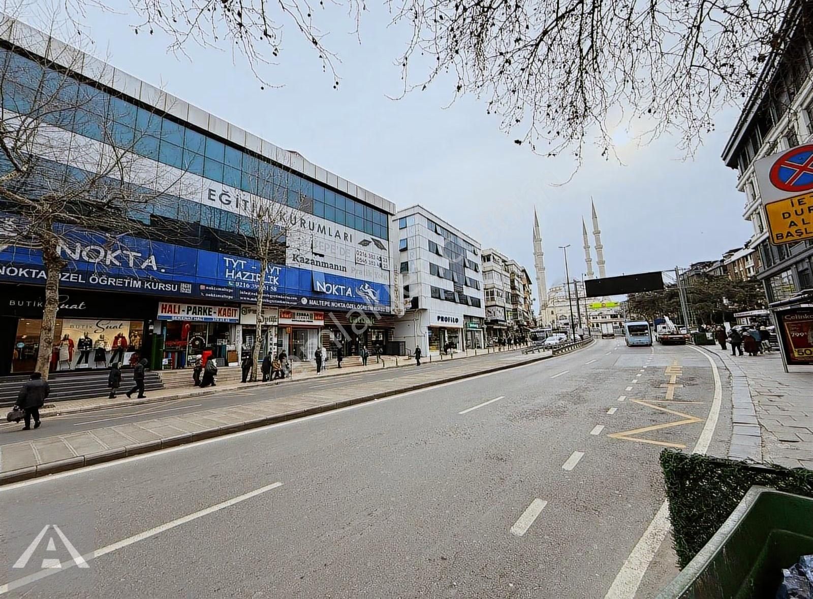 Maltepe Merkezde 250 M2 Cadde Üstü Kiralık Dükkan