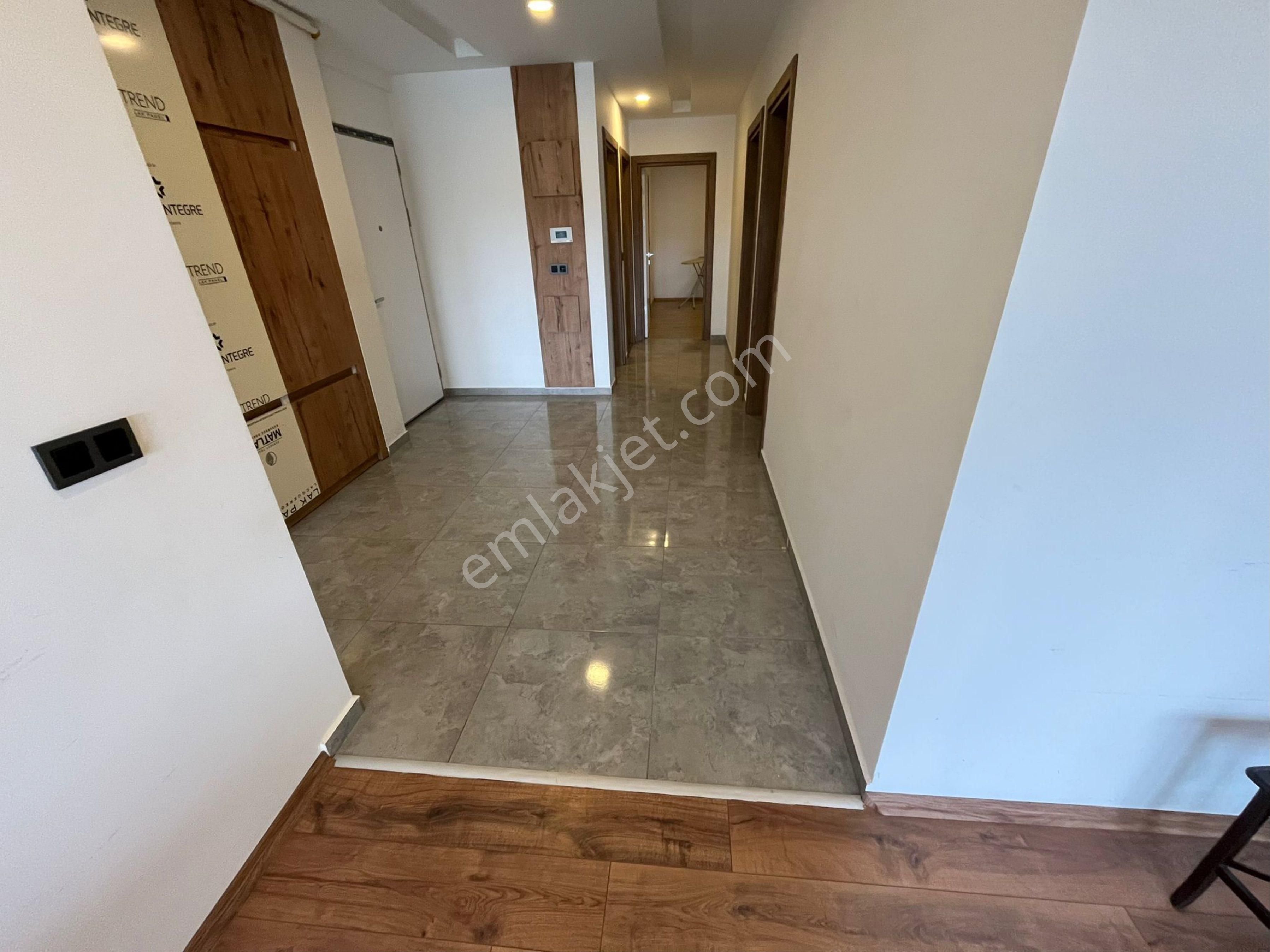 Kuşadası Nda Kapalı Mutfak Havuzlu 3 Artı 1 Geniş Daire - Görsel 9