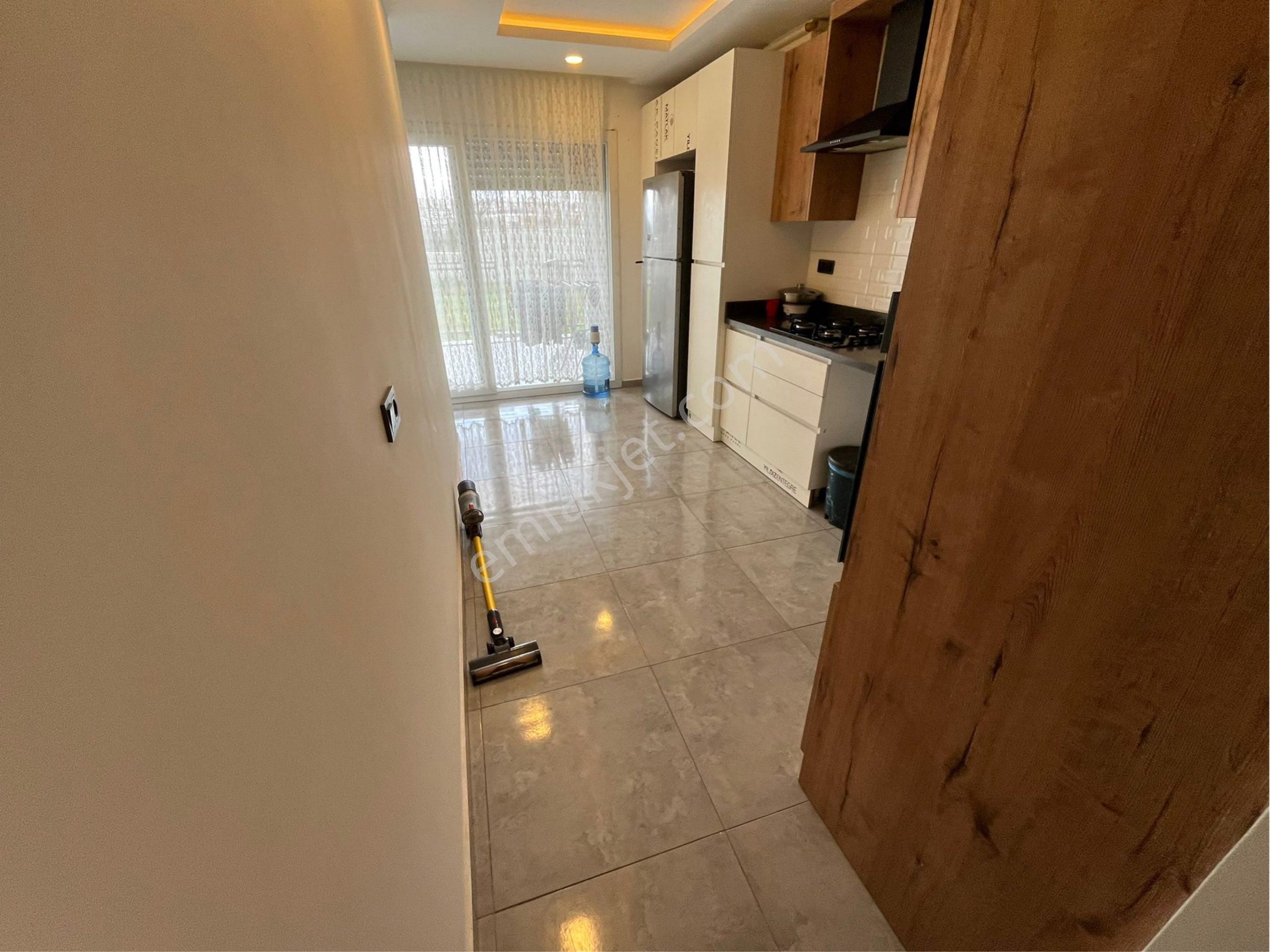 Kuşadası Nda Kapalı Mutfak Havuzlu 3 Artı 1 Geniş Daire - Görsel 14