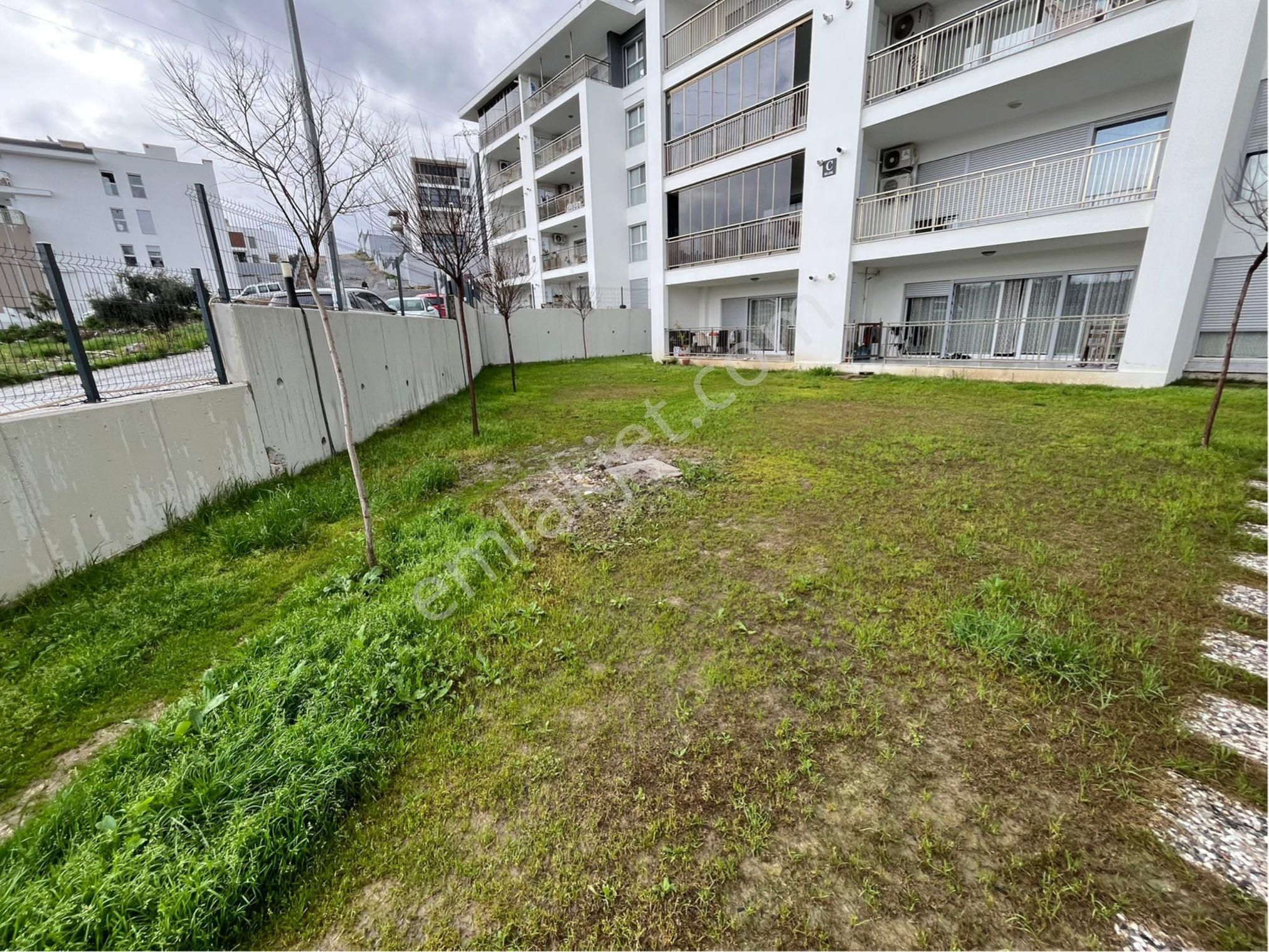 Kuşadası Nda Kapalı Mutfak Havuzlu 3 Artı 1 Geniş Daire - Görsel 35