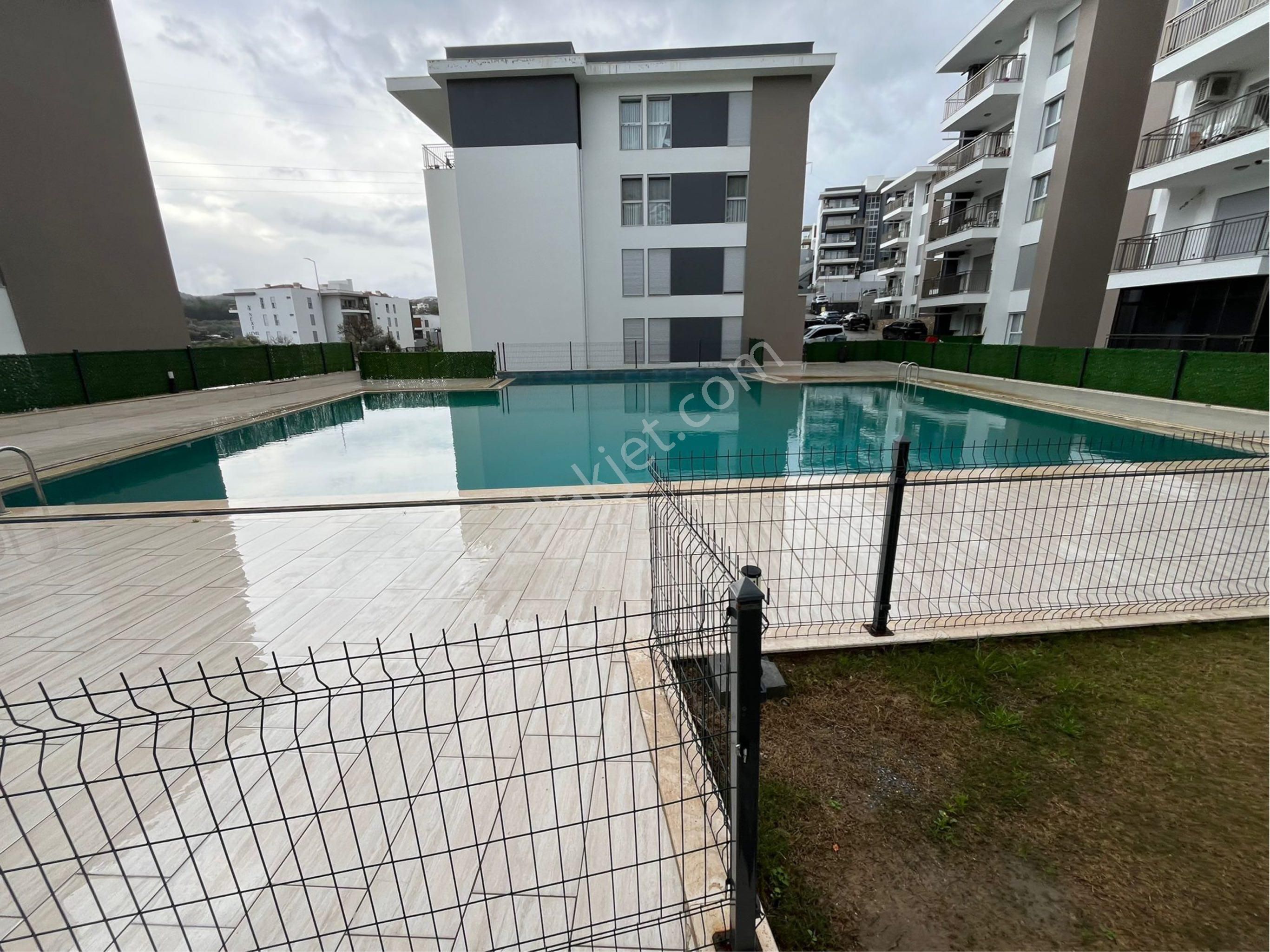 Kuşadası Nda Kapalı Mutfak Havuzlu 3 Artı 1 Geniş Daire - Görsel 34