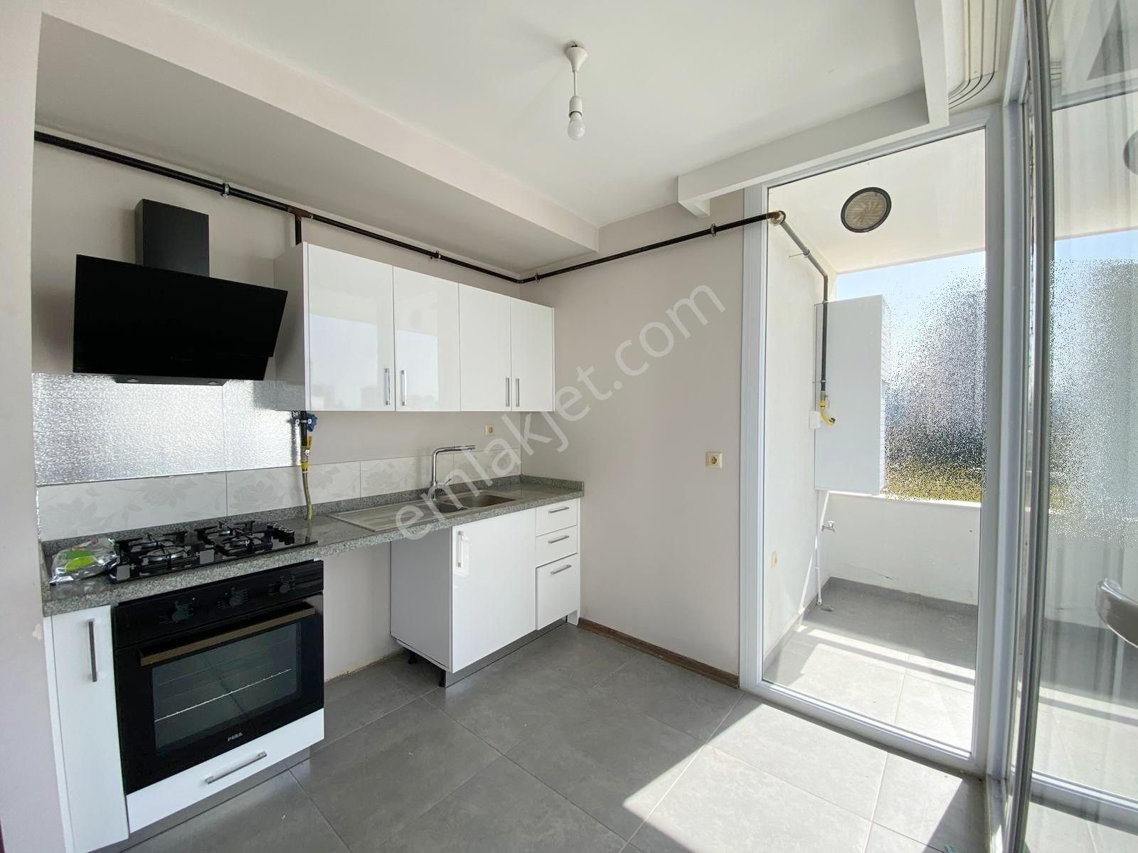 Adana Seyhan Gürselpaşa Havuzlu Güvenlikli Site İçerisinde Geniş 2+1 Çiftbanyo Giyinme Odalı