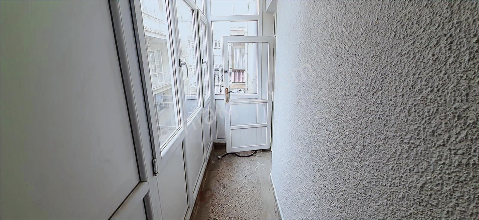 Sbell'den Bahçelievler'de 7.cadde Üzerinde 1.katta 3+1 - Görsel 5