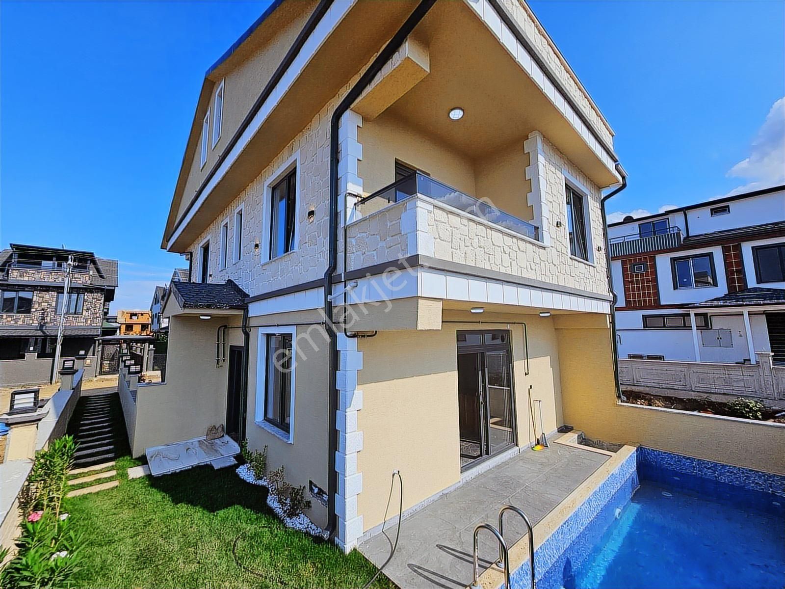 Deniz'den 4+1 Havuzlu, Denize Yakın Villa - Tanıtım Videolu