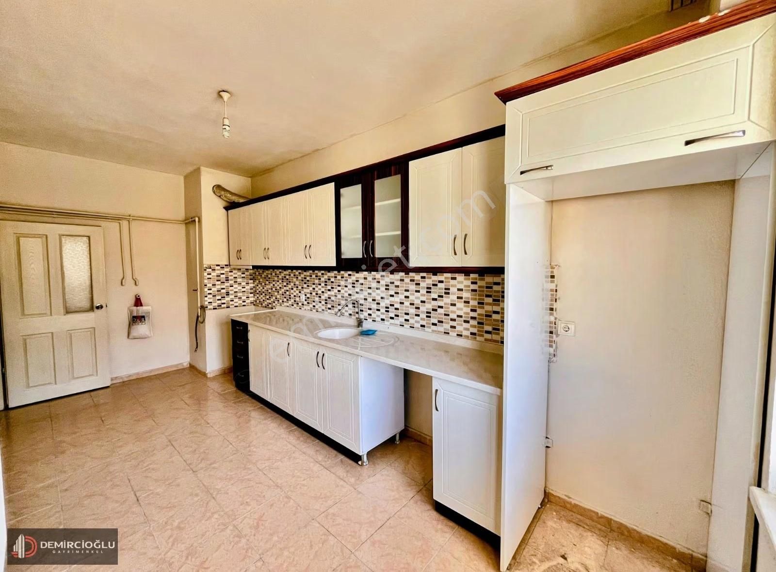 Acil Satılık Üniversite'ye Komşu Yap-sat Dairesi